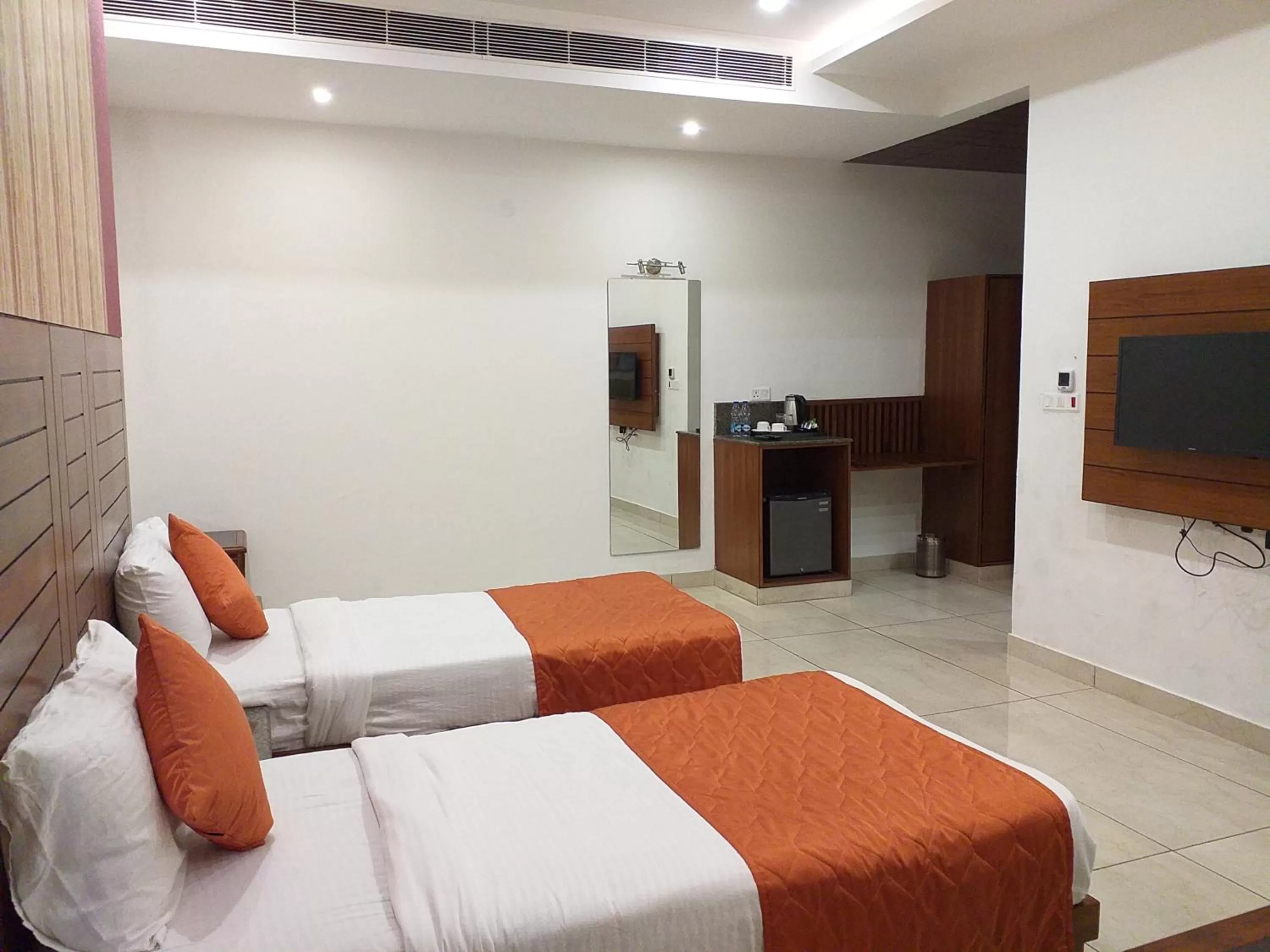 Photo of the whole room, Bed in Grand Hotel Nawanshahr