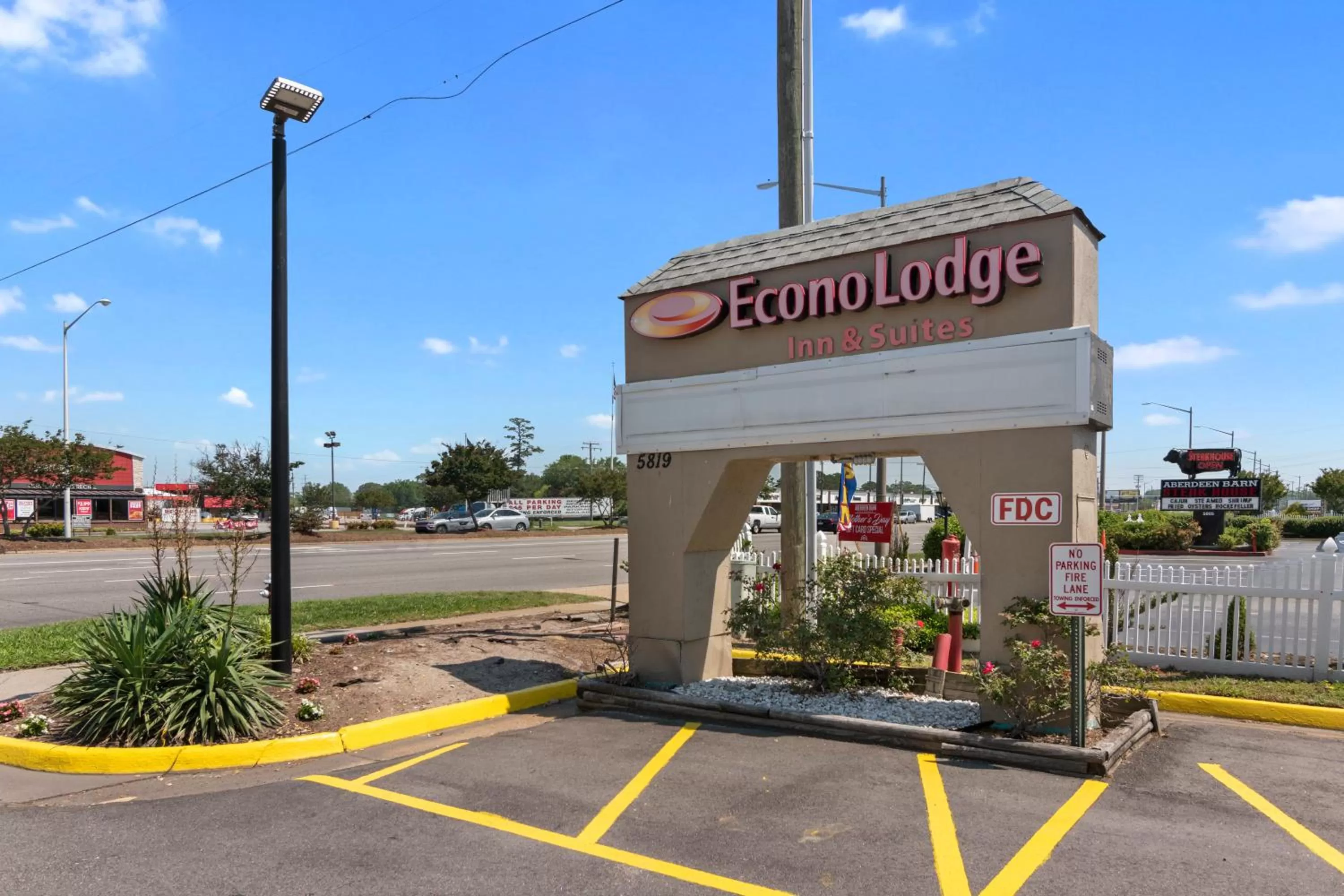 Property logo or sign in Econo Lodge Inn & Suites Virginia Beach - Norfolk