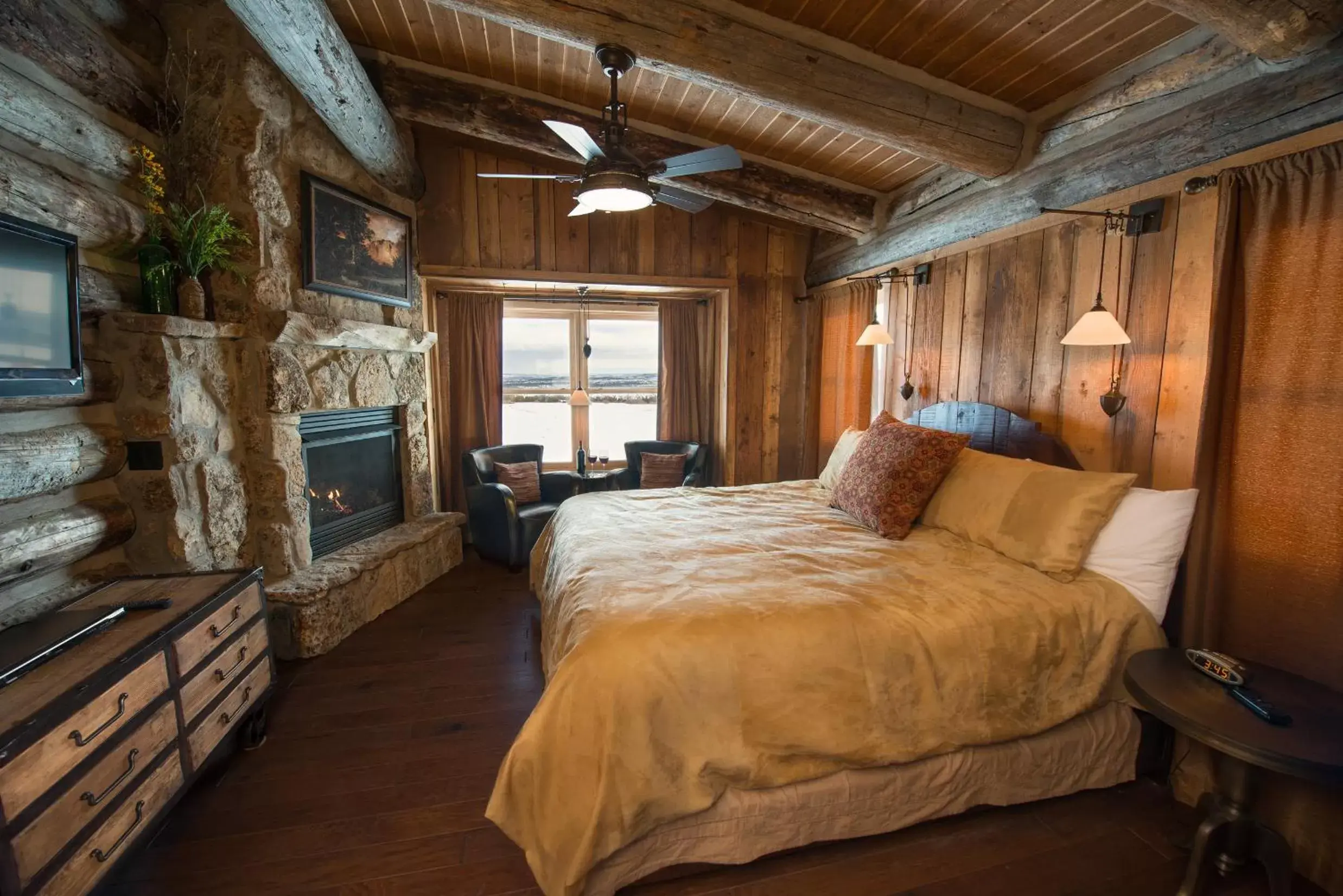 Photo of the whole room, Bed in Zion Mountain Ranch