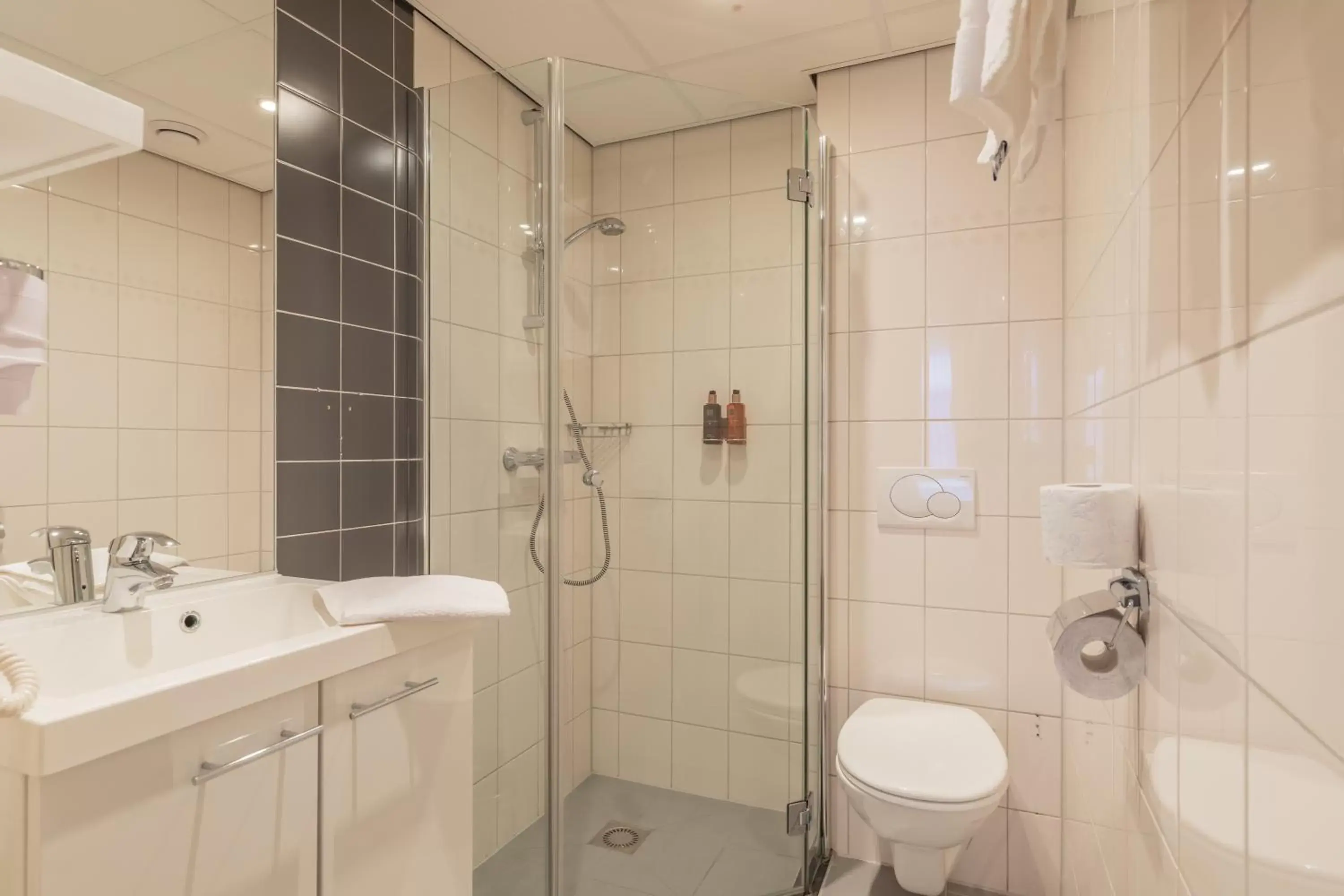 Shower, Bathroom in City Hotel Rembrandt