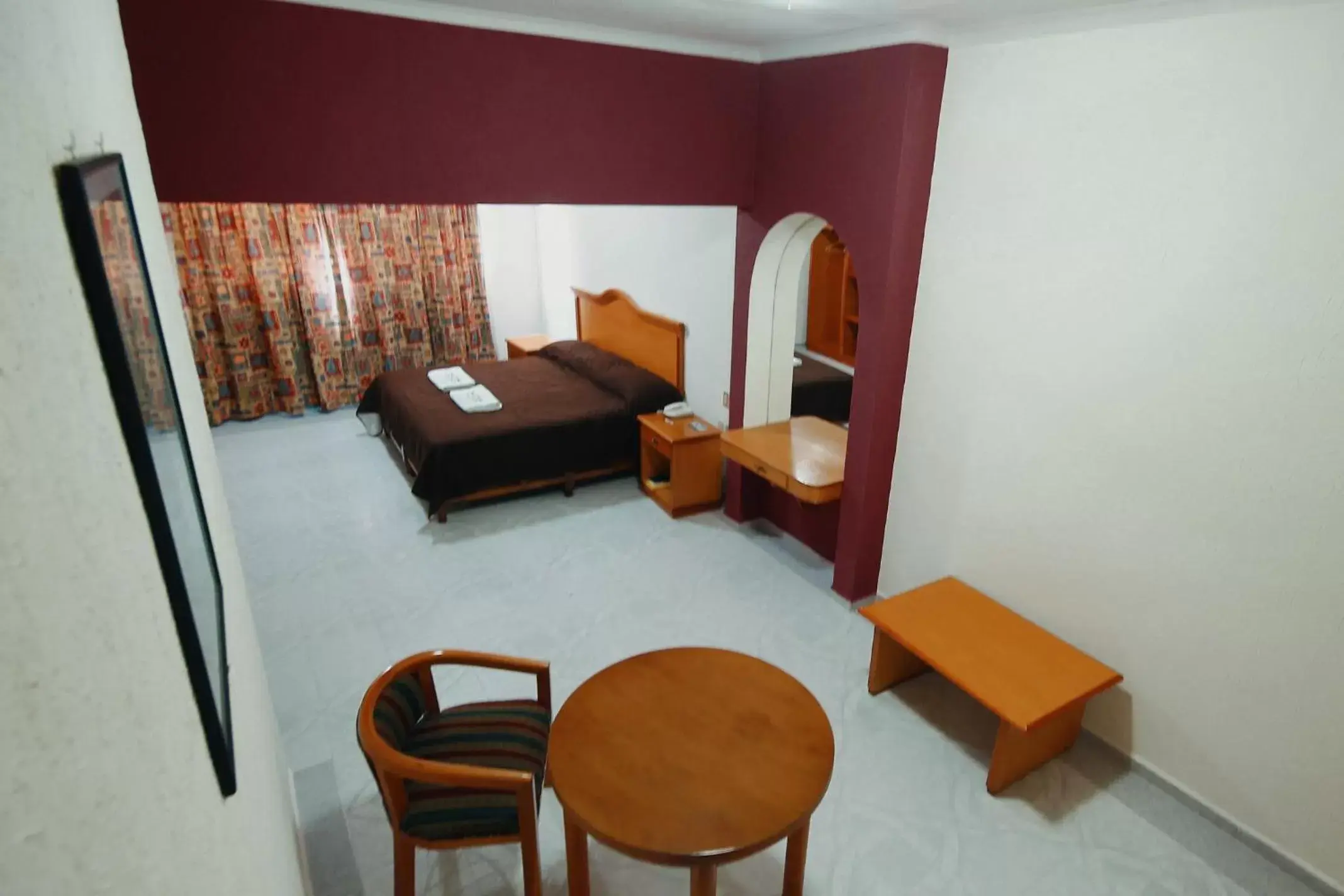 Bed, Seating Area in HOTEL EL CONQUISTADOR MONARCA.