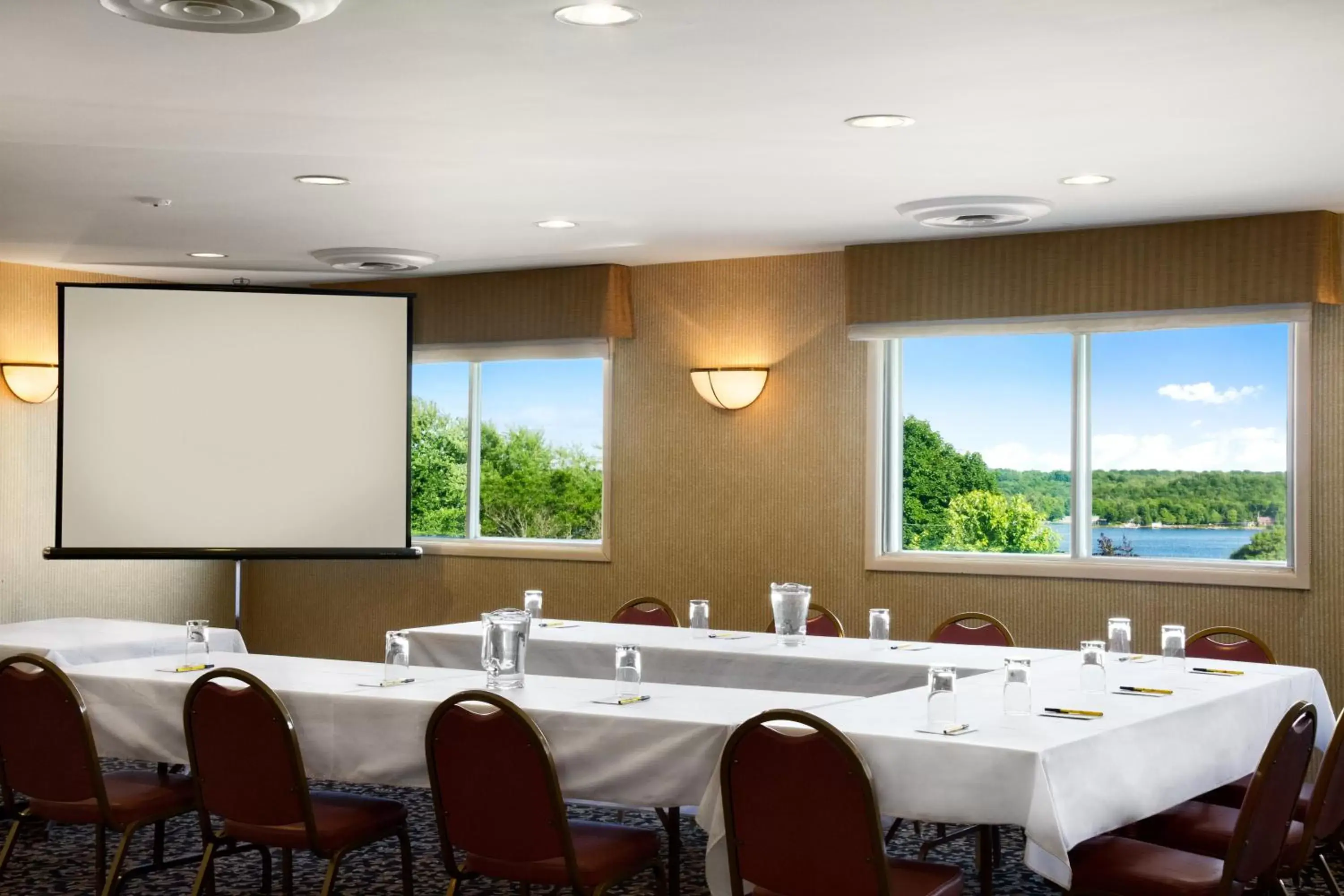 Business facilities in Super 8 by Wyndham Brockville