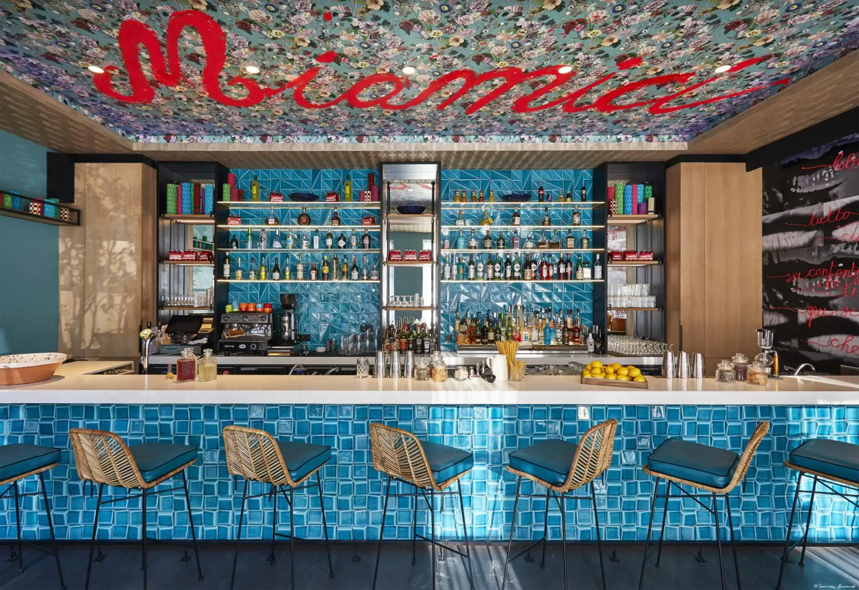 Lounge or bar in Holiday Inn Nice by IHG Lounge or bar in Holiday Inn Nice by IHG