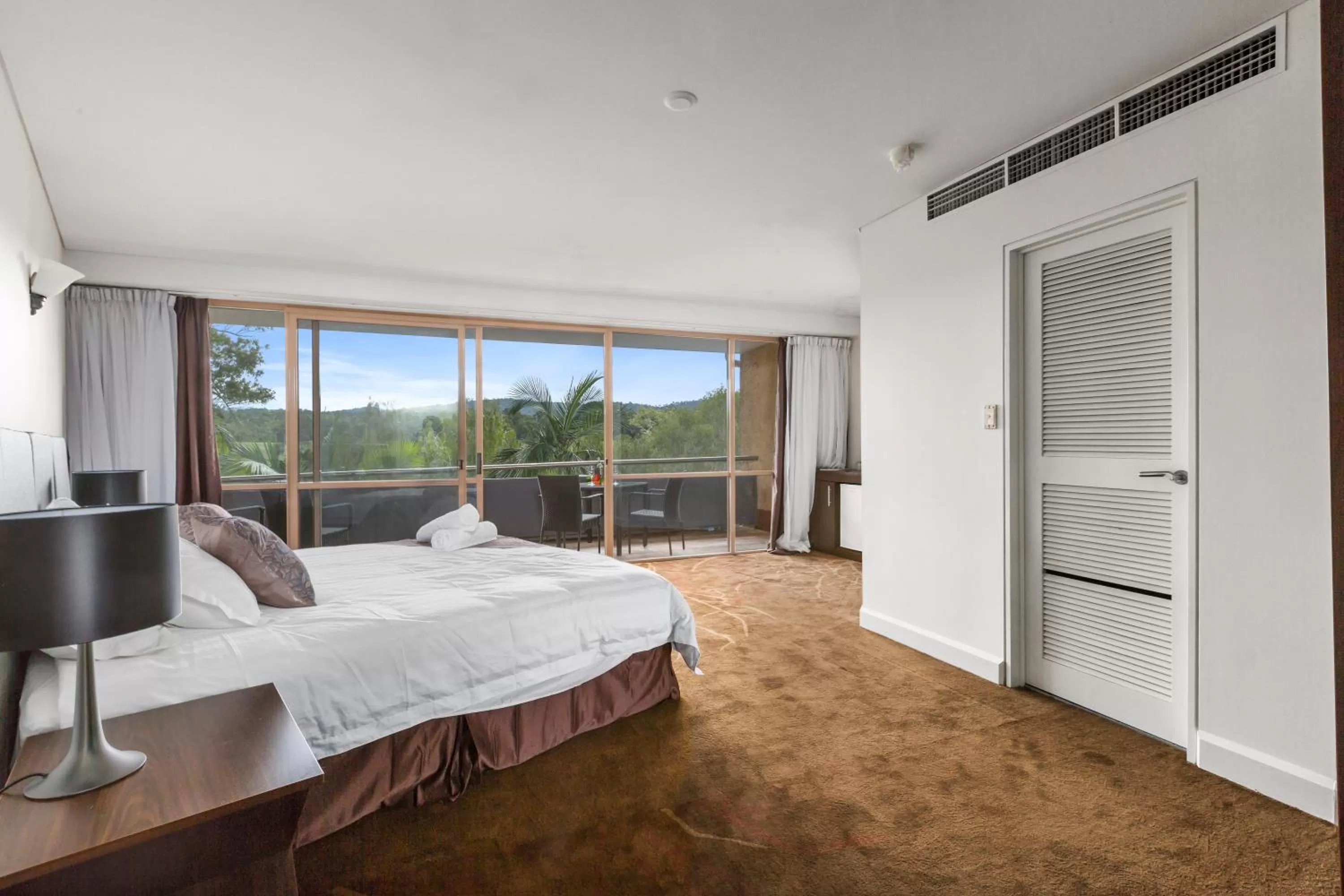 Bathroom, Bed in The Kooralbyn Valley