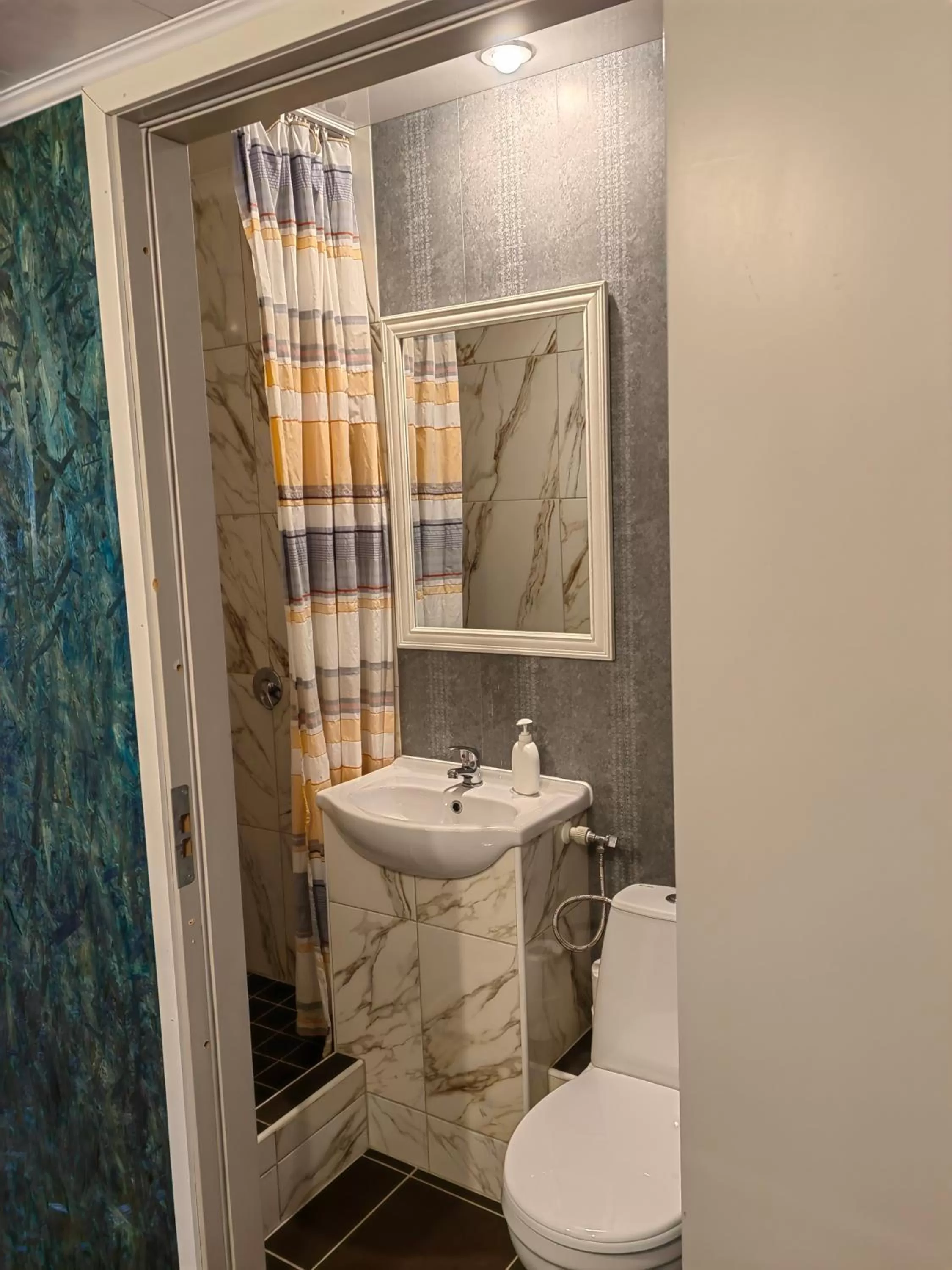 Shower in Route House 39 Motel