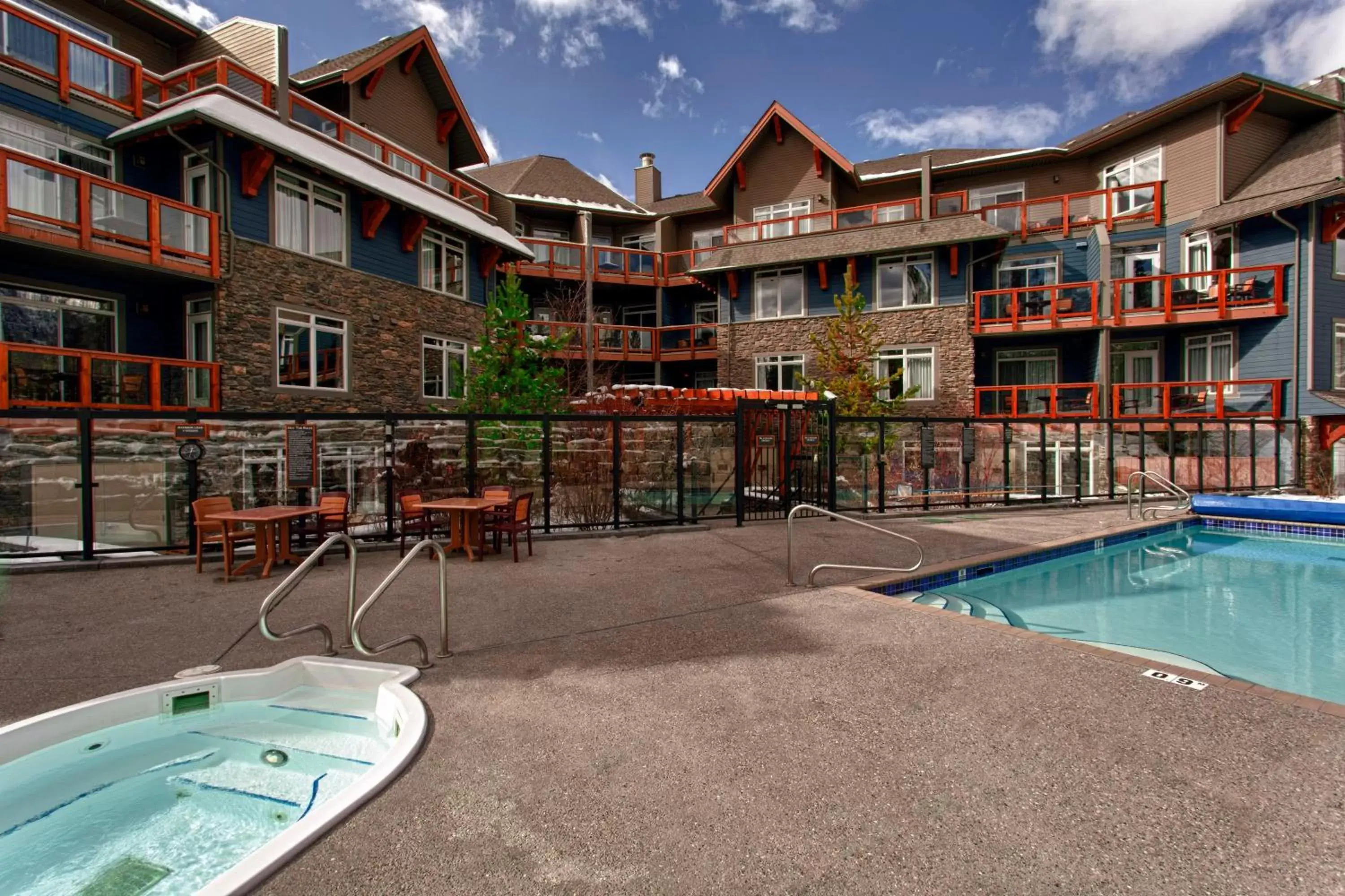 Facade/entrance, Swimming Pool in Blackstone Mountain Lodge by CLIQUE