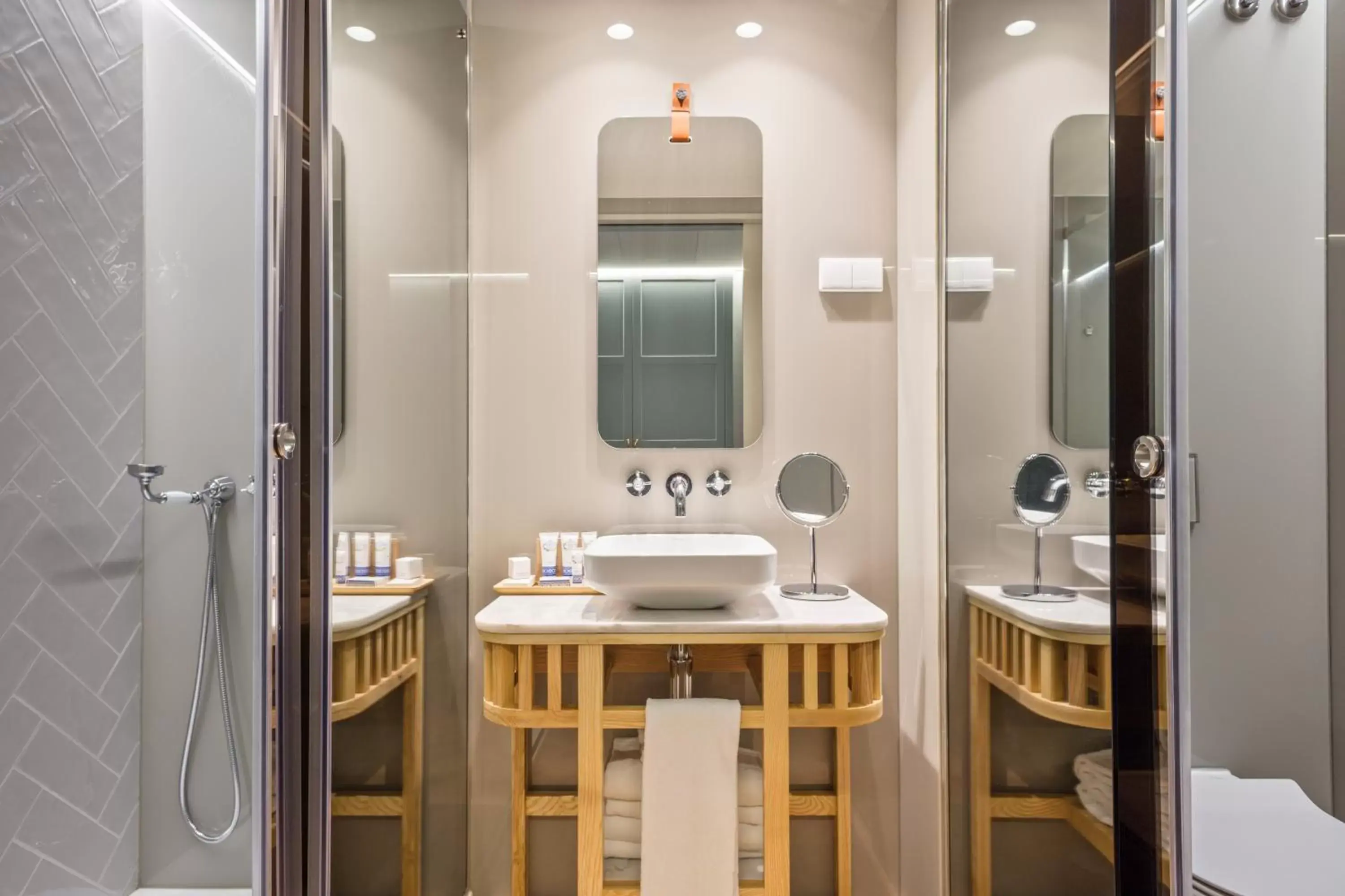 Property building, Bathroom in Pur Oporto Boutique Hotel by actahotels