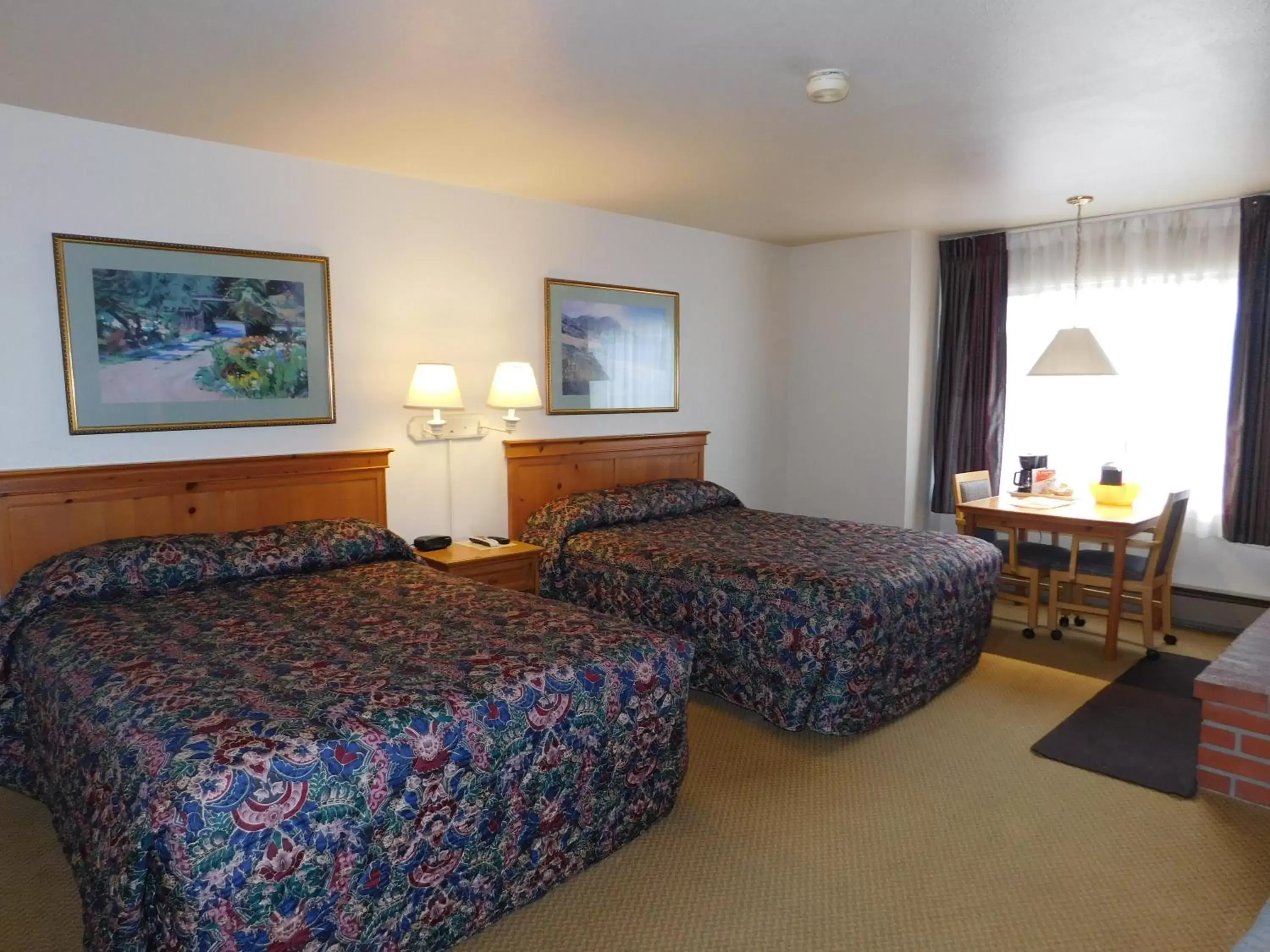 Bed in Pacific Gardens Inn Bed in Pacific Gardens Inn