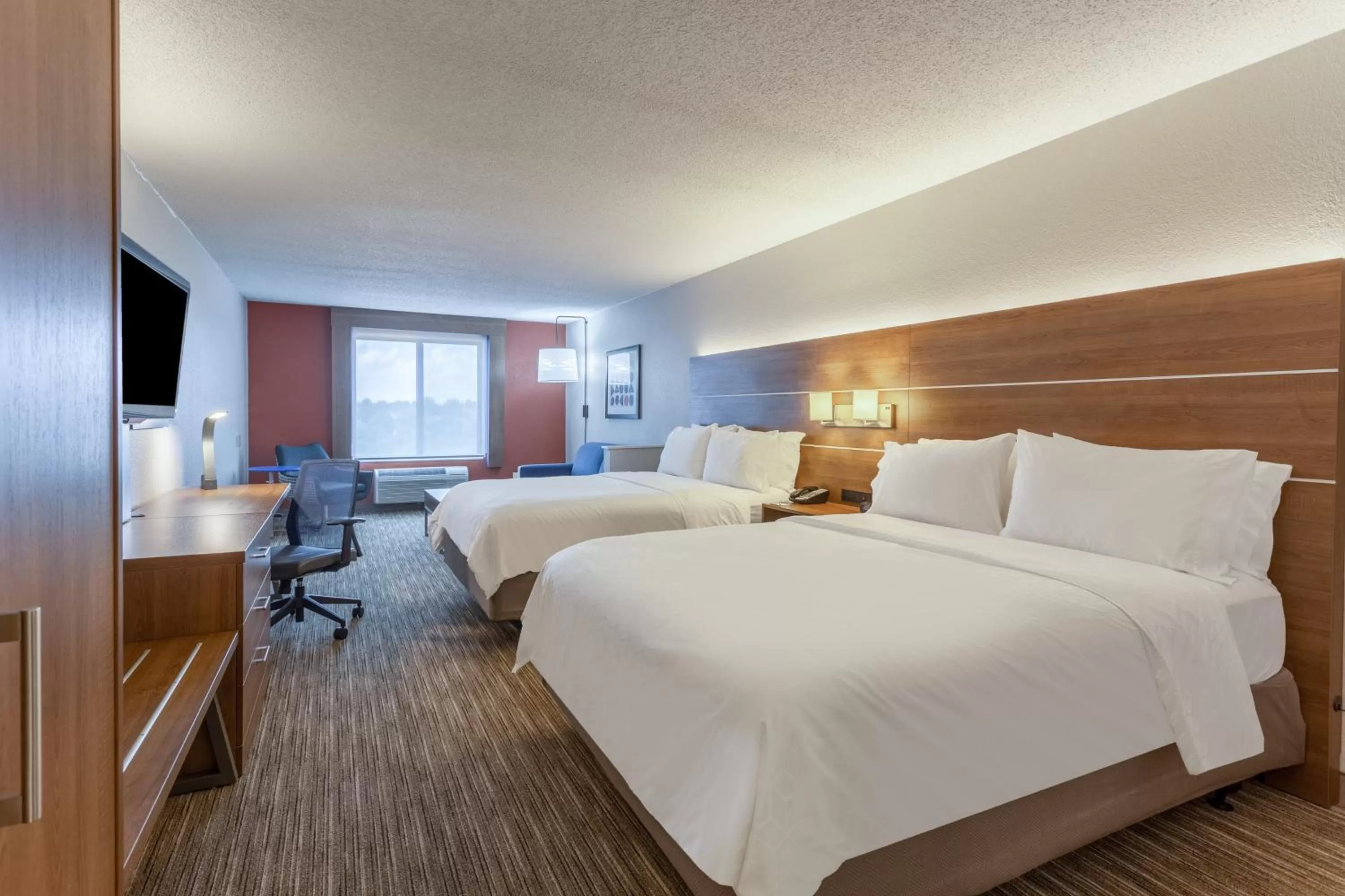 Photo of the whole room, Bed in Holiday Inn Express &amp; Suites O&#x27;Fallon-Shiloh by IHG