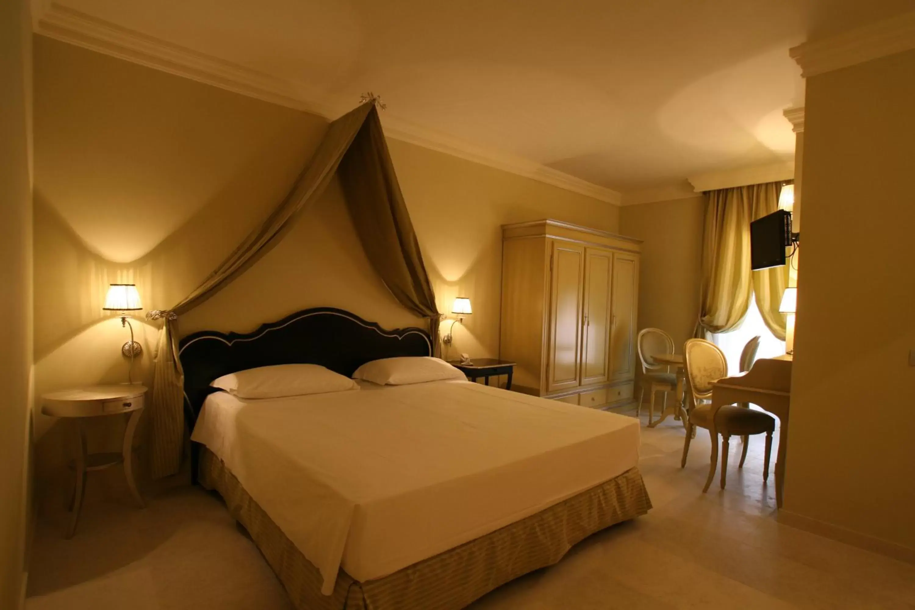 Photo of the whole room, Bed in Palace Hotel Vieste