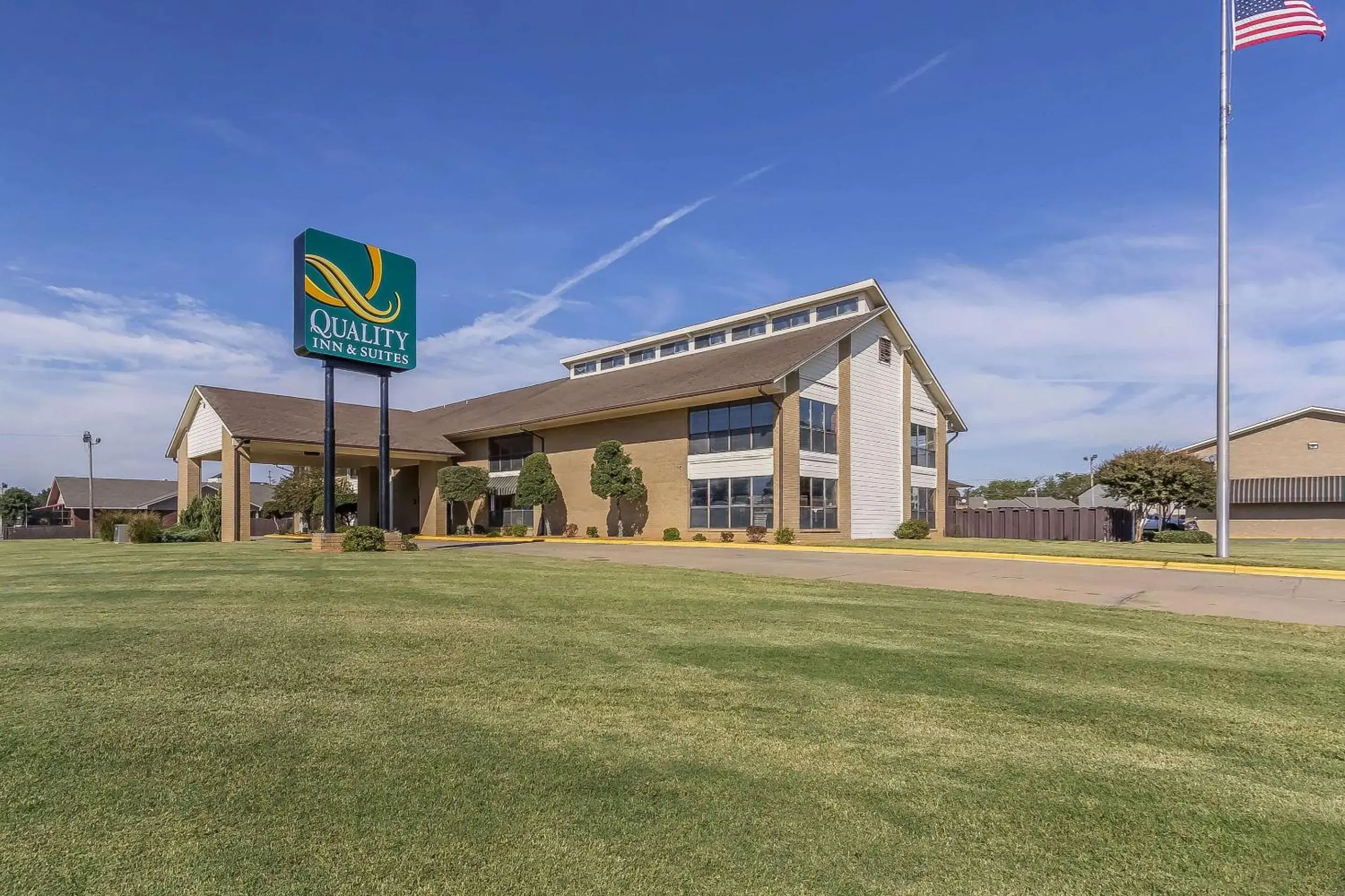 Property building in Quality Inn & Suites Stuttgart North Property building in Quality Inn & Suites Stuttgart North