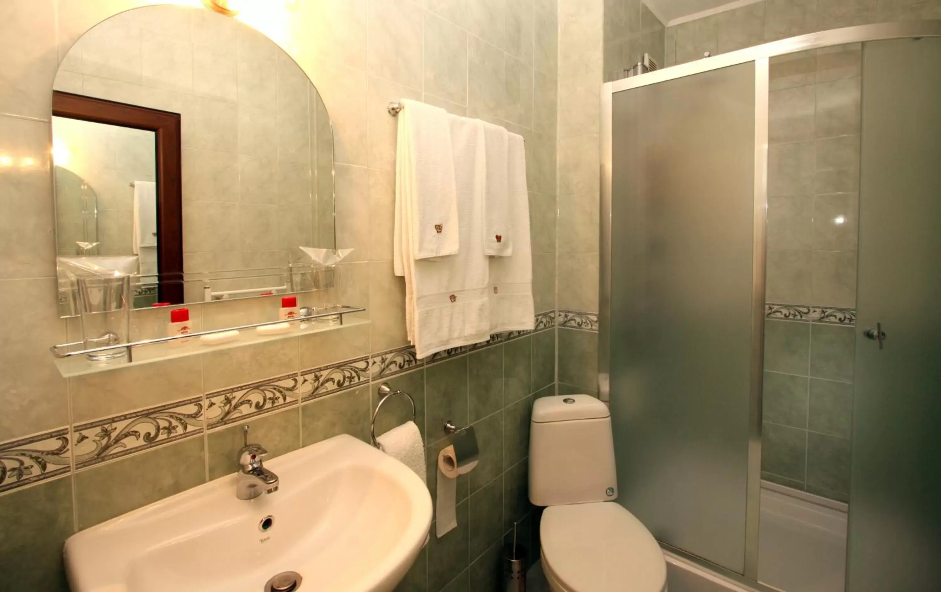 Bathroom in Hotel Alafrangite