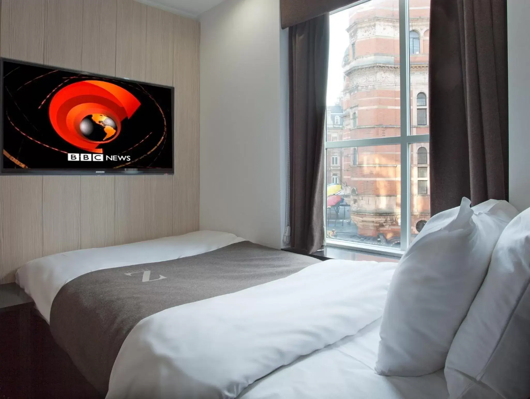 TV and multimedia, Bed in The Z Hotel Soho