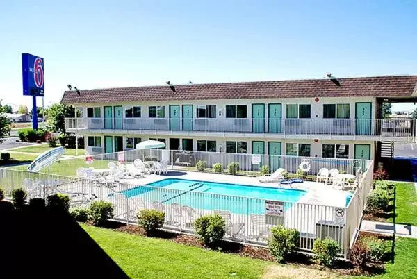 Swimming Pool in Motel 6-Moses Lake, WA