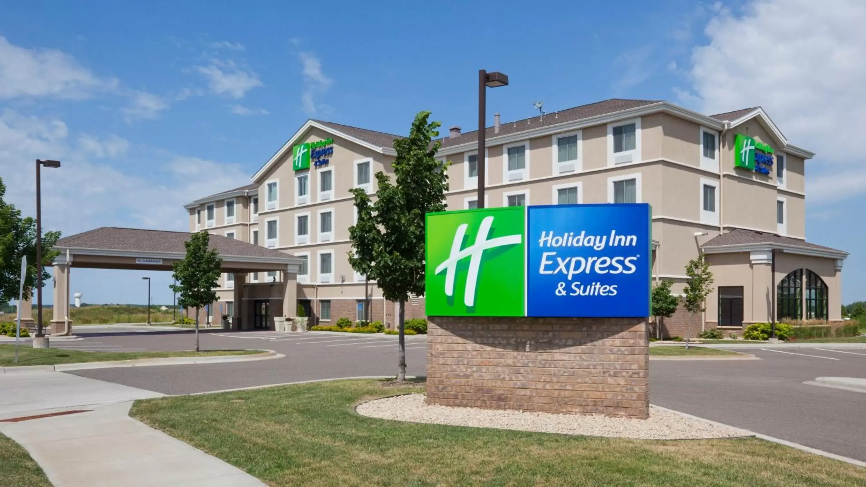 Property building in Holiday Inn Express Hotel & Suites Rogers, an IHG Hotel