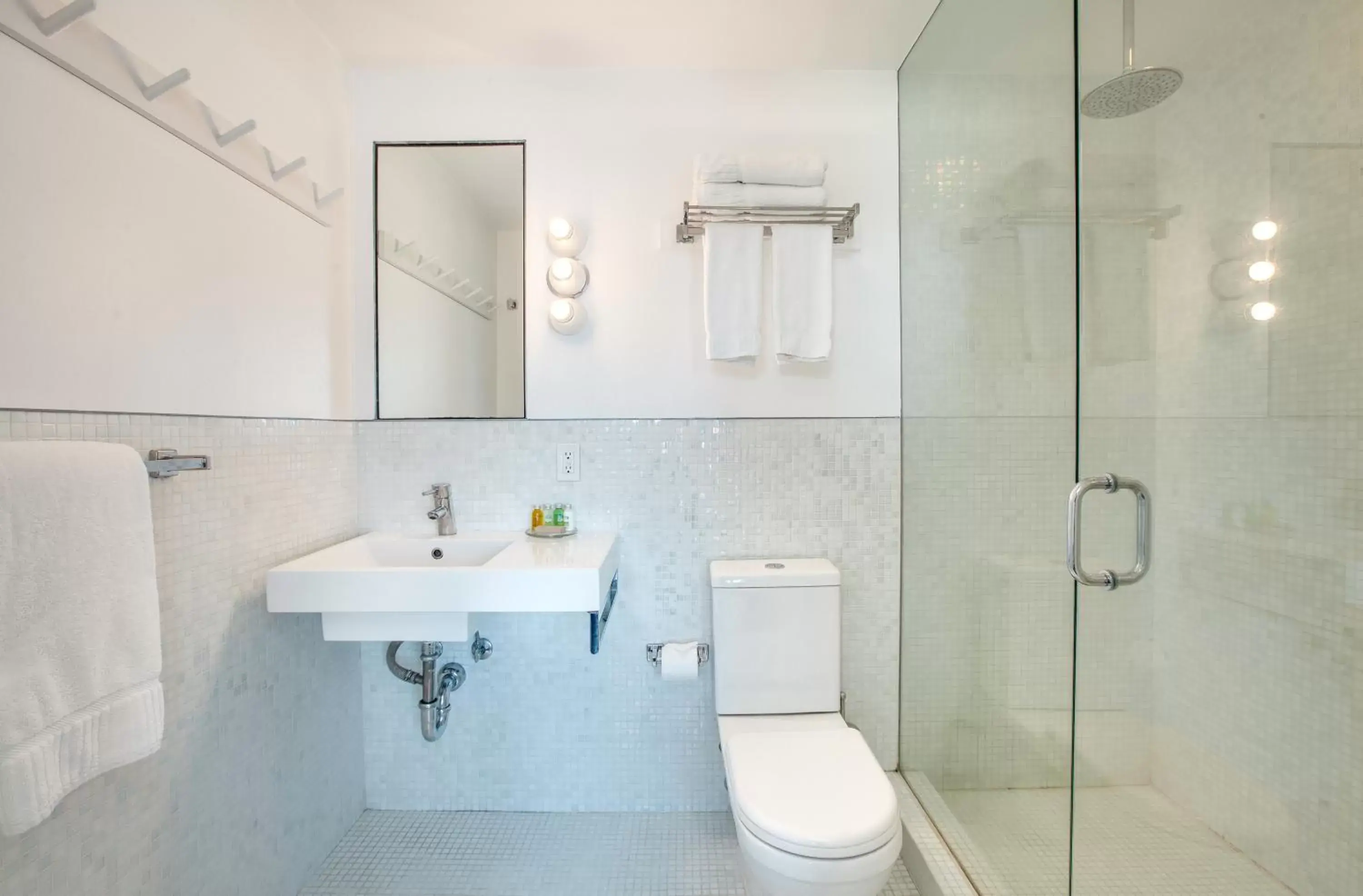 Shower, Bathroom in Venice Breeze Suites