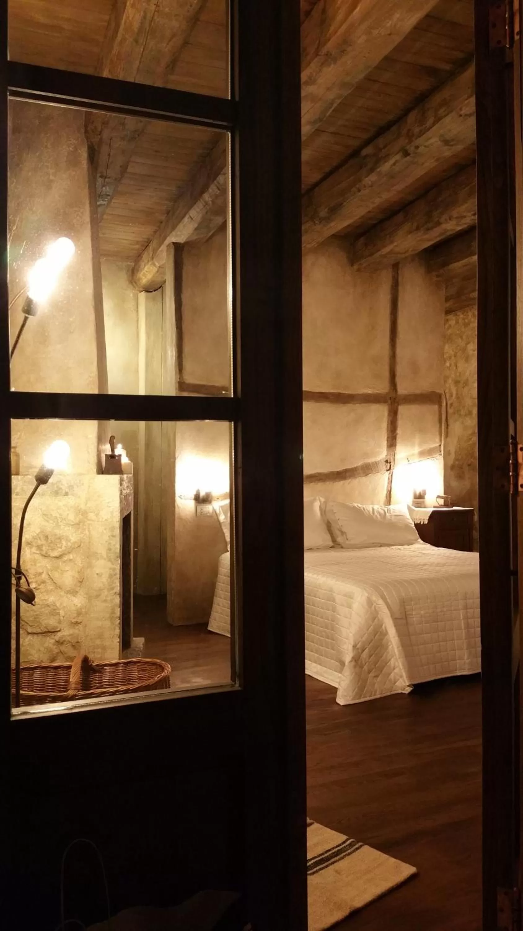 Photo of the whole room, Bed in Charme in Perillis