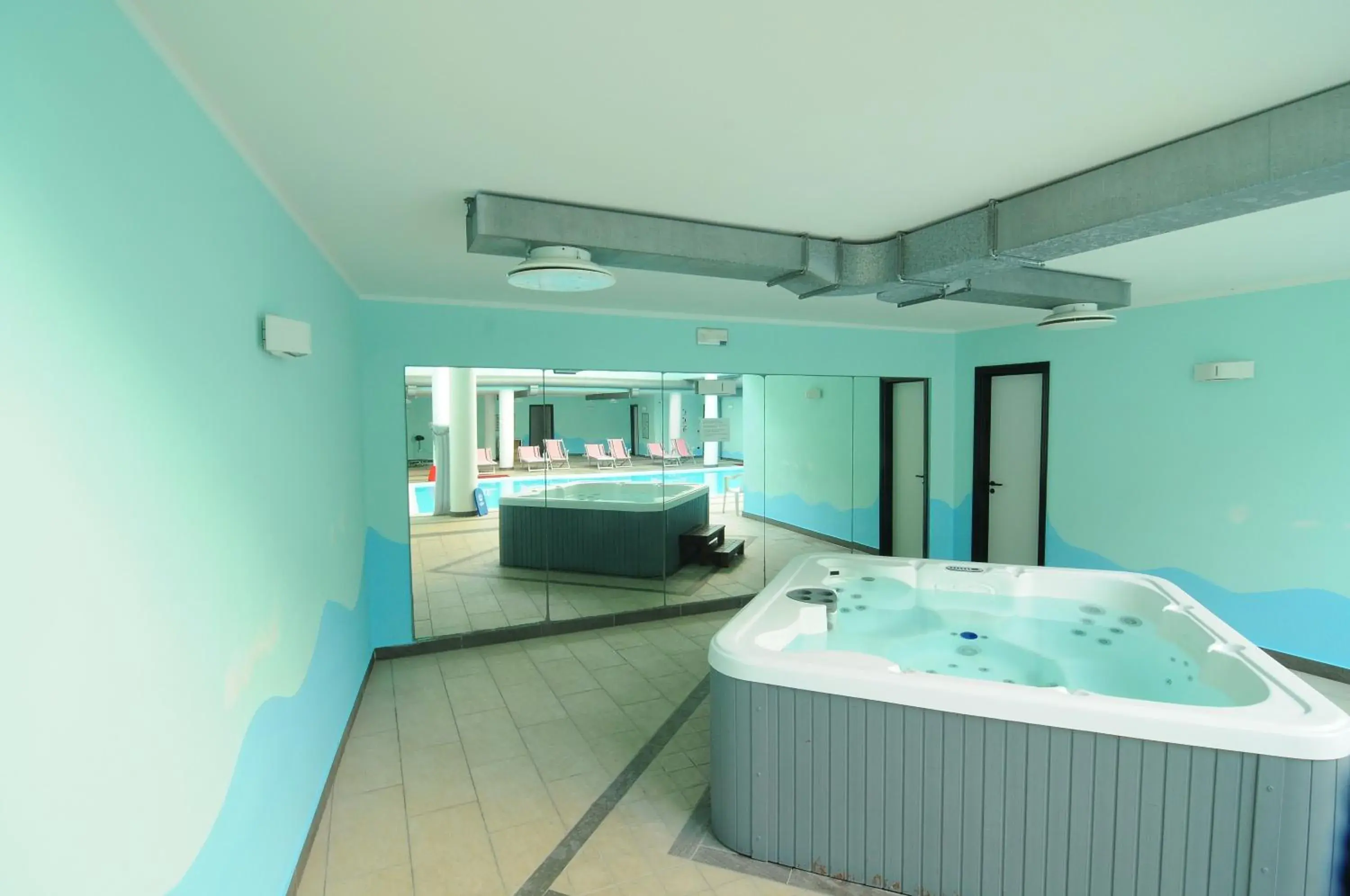 Swimming pool in Hotel Residence Mondial