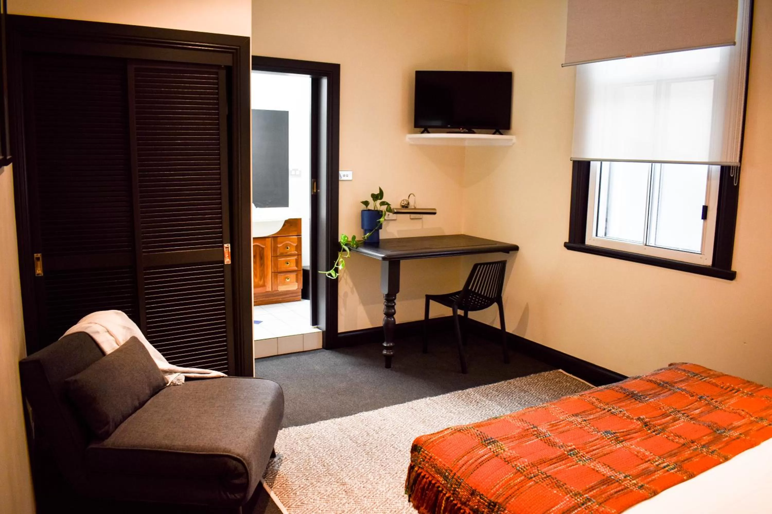 Bed in The Sherwood Hotel