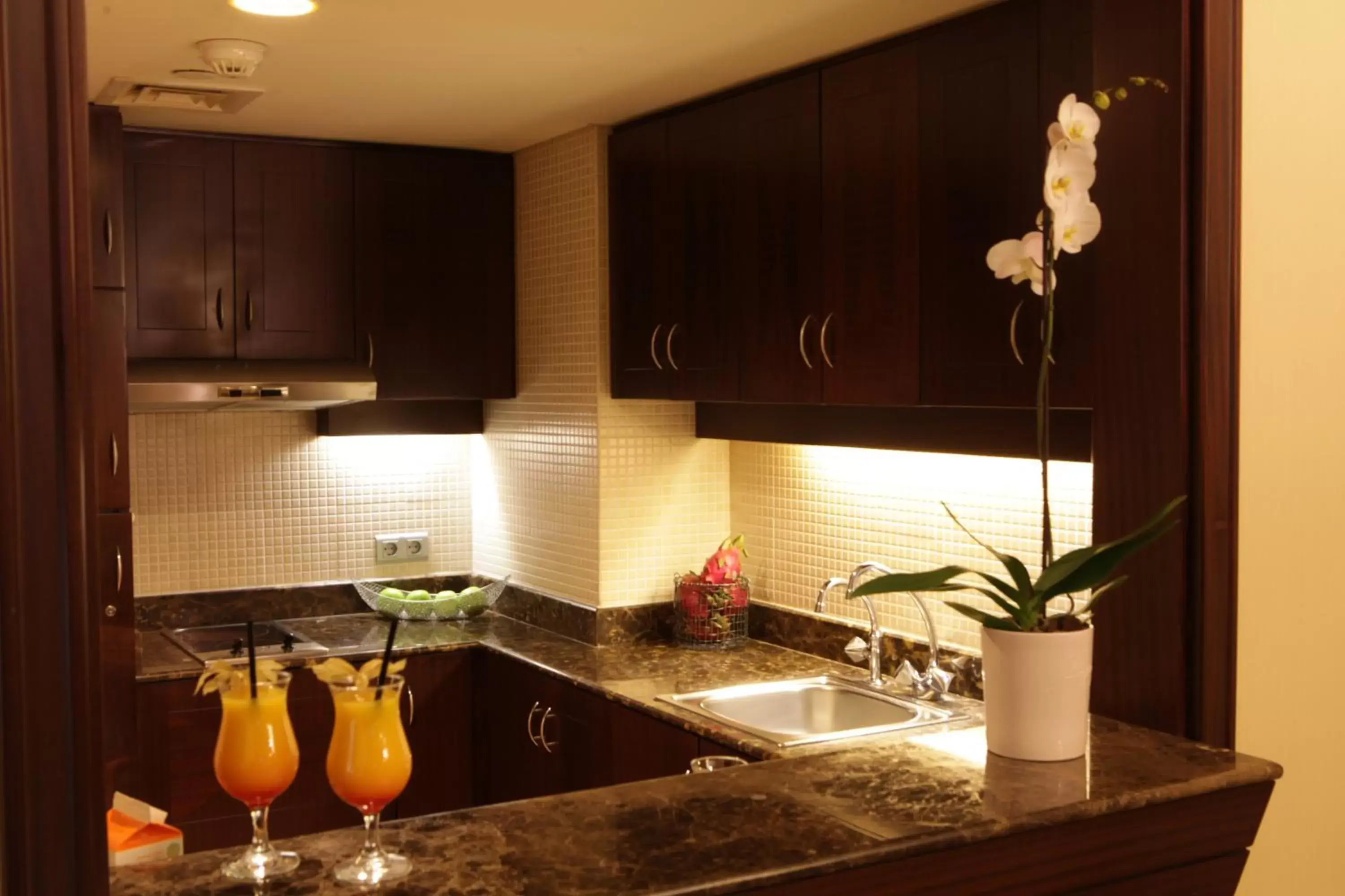 Kitchen or kitchenette, Kitchen/Kitchenette in Raouche Arjaan by Rotana