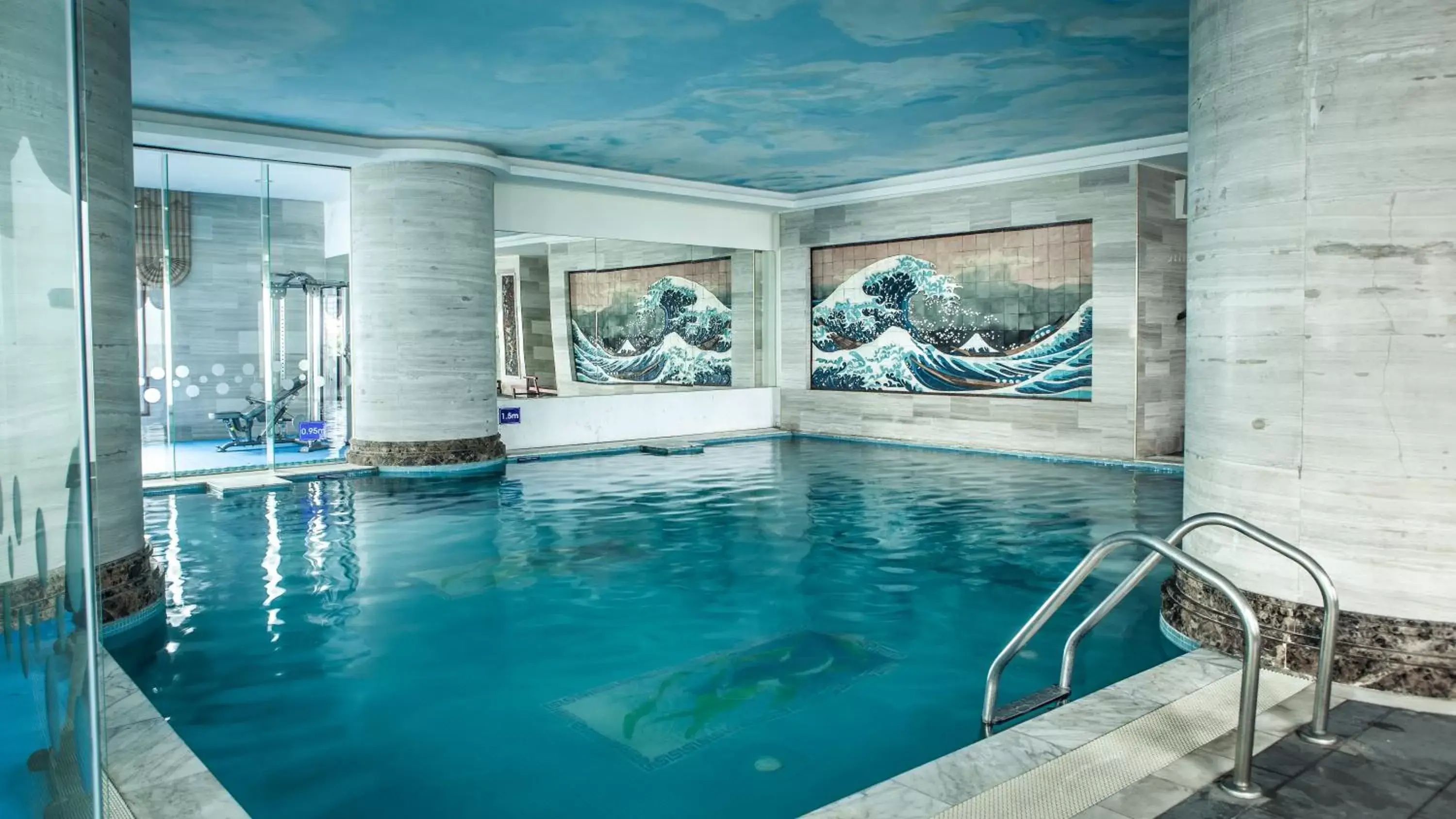 Swimming Pool in Super Hotel Candle