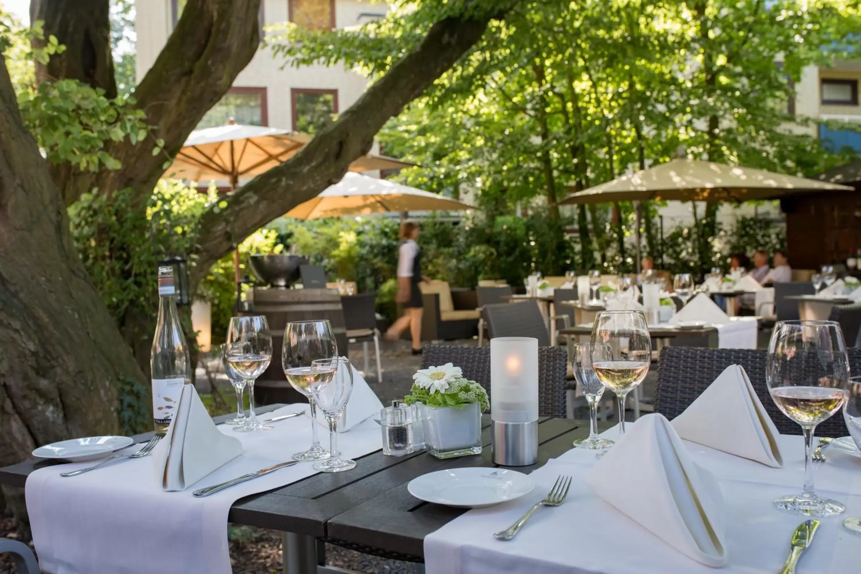 Garden, Restaurant/Places to Eat in Best Western Premier Alsterkrug Hotel