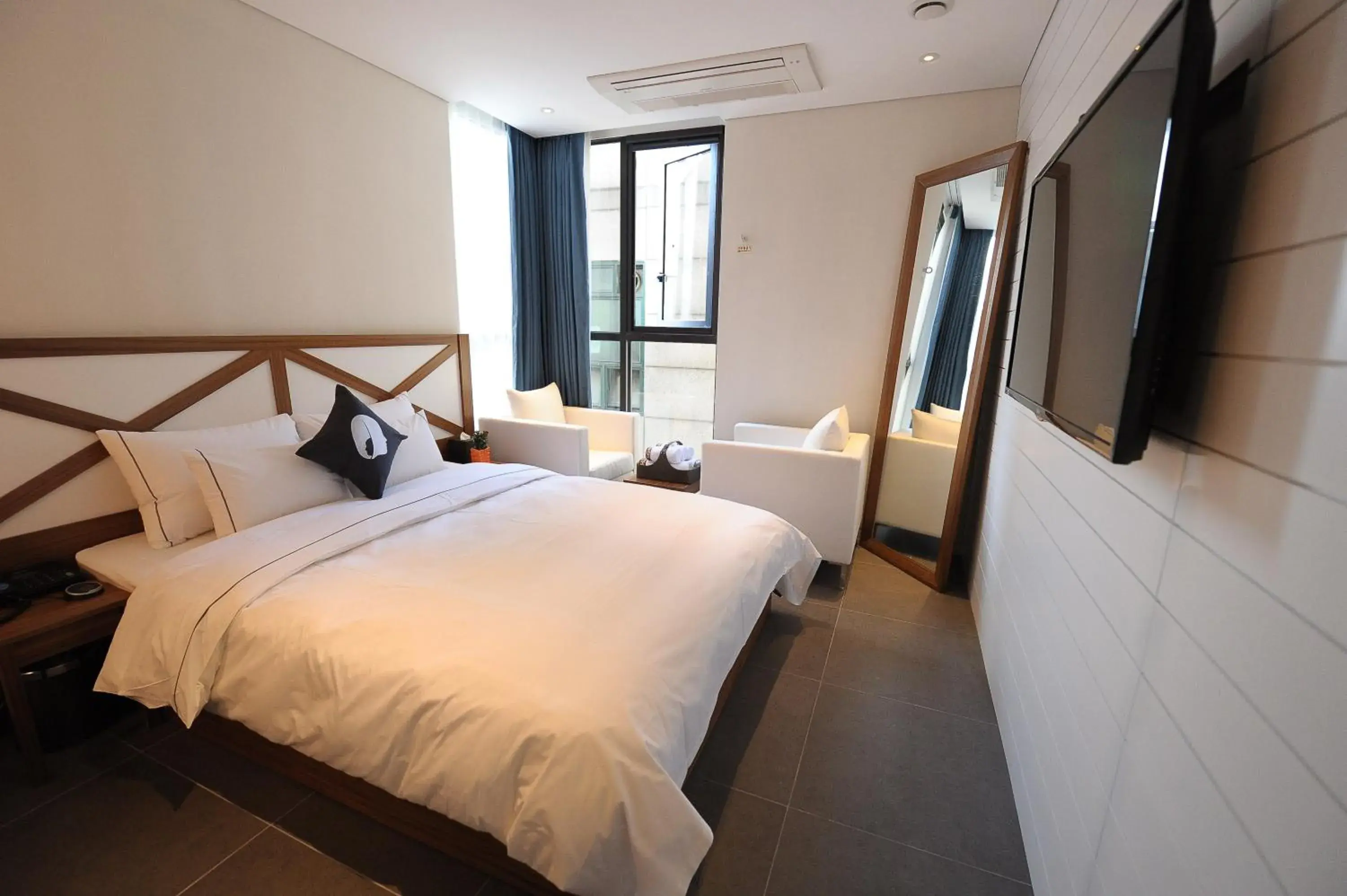 Photo of the whole room, Bed in Hotel The Designers Jongno