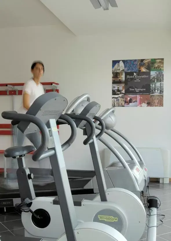 Fitness centre/facilities in Executive Hotel Fitness centre/facilities in Executive Hotel