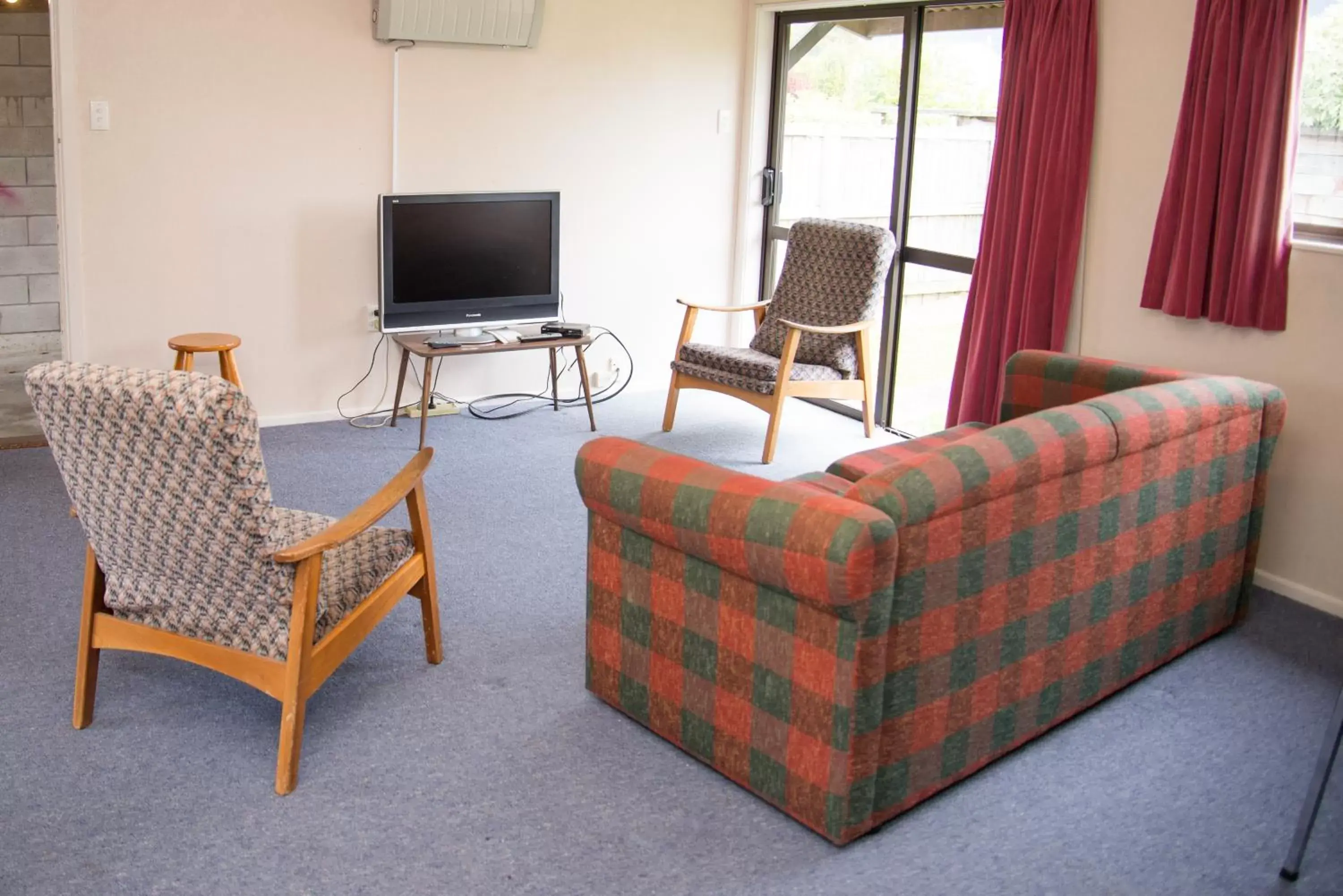 Living room, Seating Area in Alpenhorn Motel