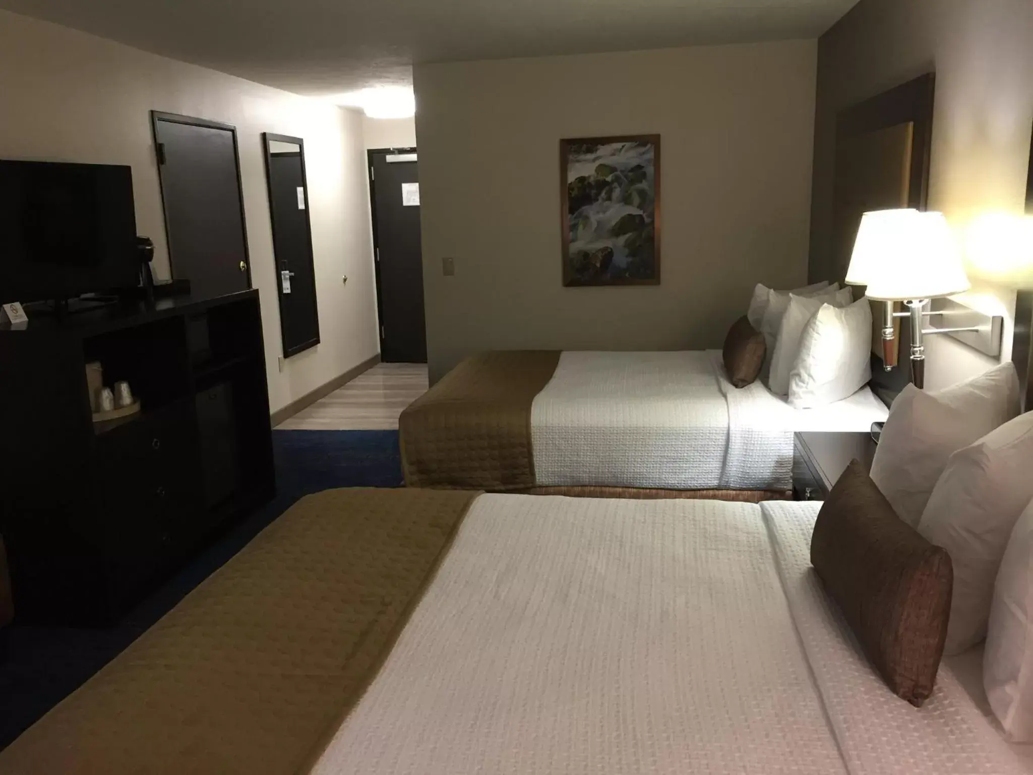 Bed in Best Western Plus Portland Airport Hotel & Suites