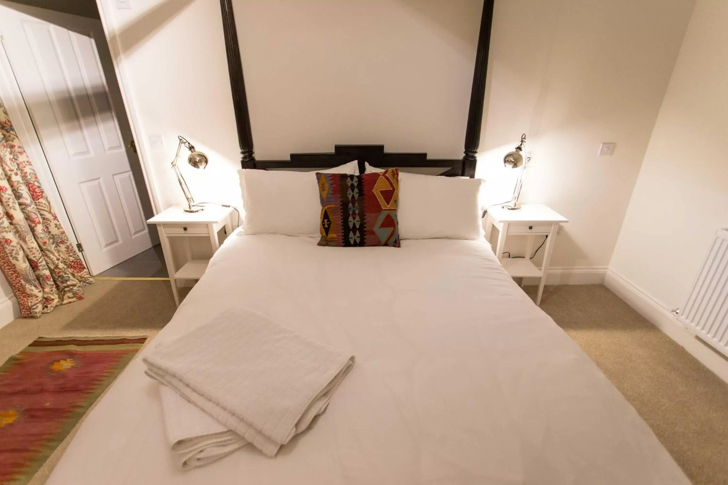 Four-Poster King Room in The Holford Arms Four-Poster King Room in The Holford Arms