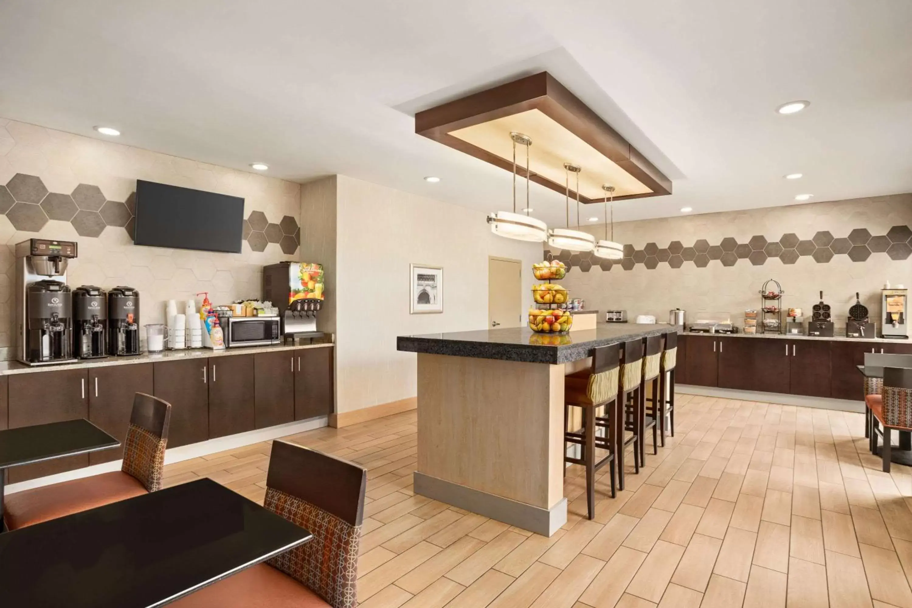 Restaurant/places to eat in La Quinta Inn & Suites by Wyndham Richmond-Midlothian