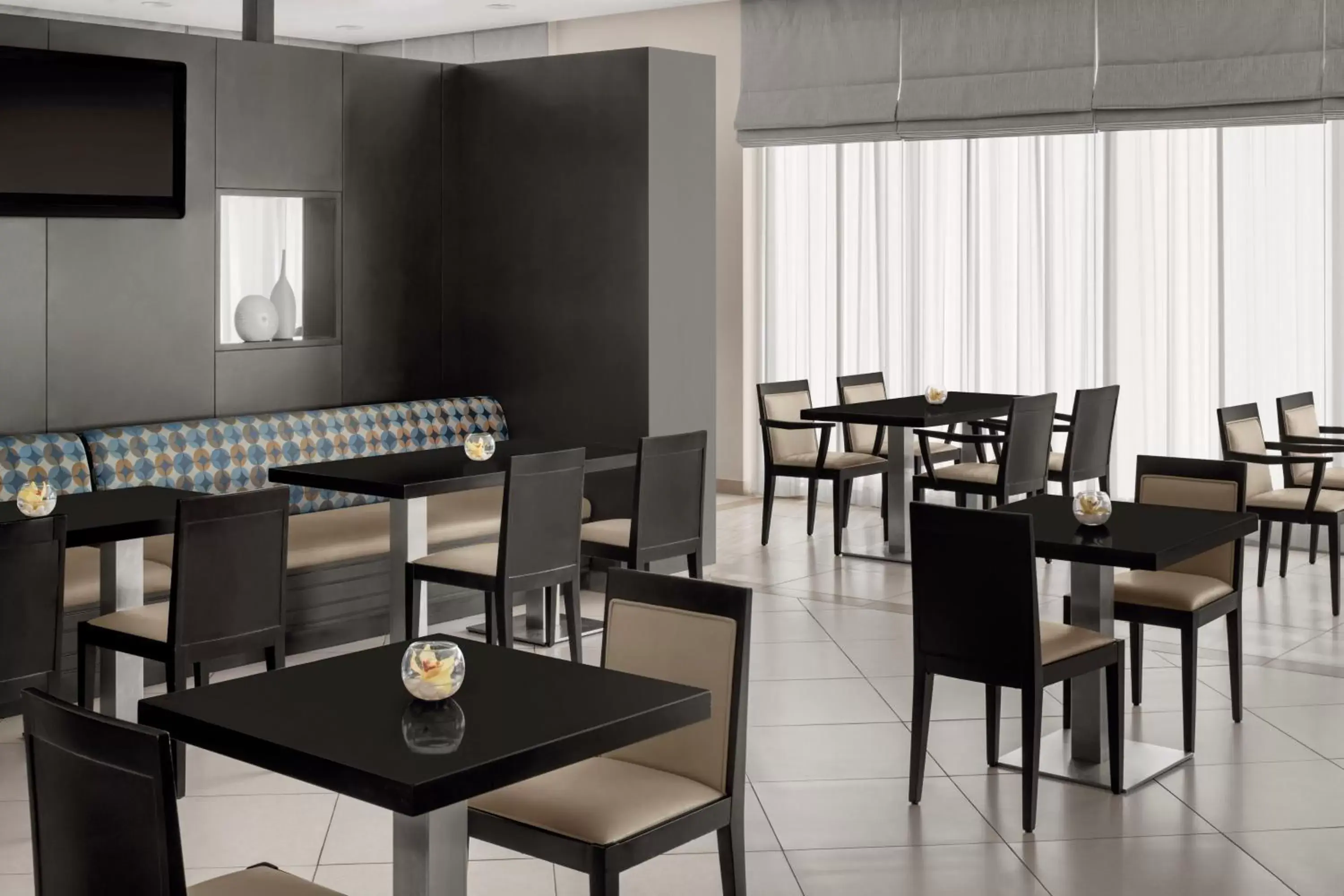 Restaurant/Places to Eat in Holiday Inn Express Dubai, Jumeirah, an IHG Hotel