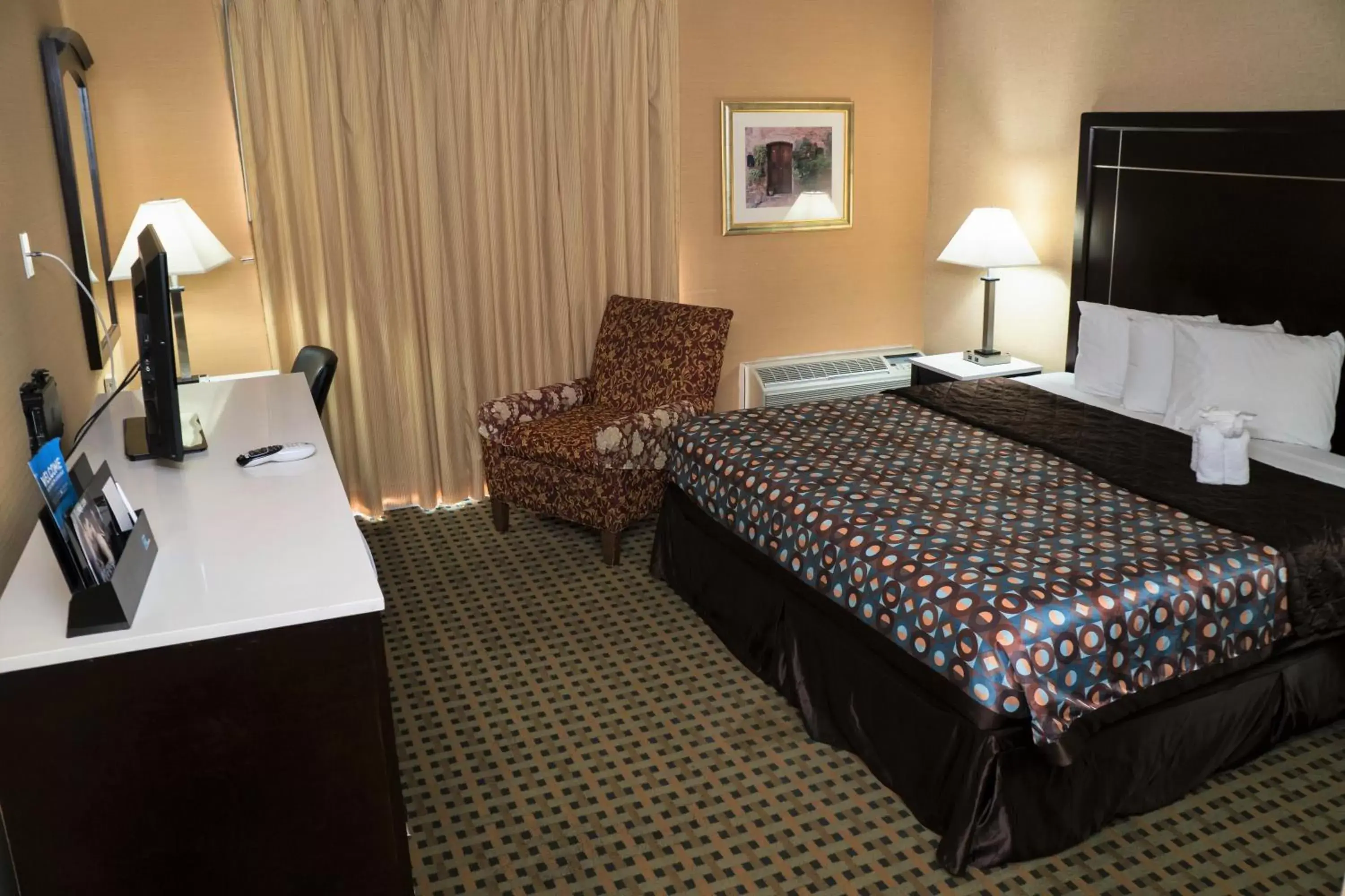 Photo of the whole room, Bed in California Inn Barstow Photo of the whole room, Bed in California Inn Barstow