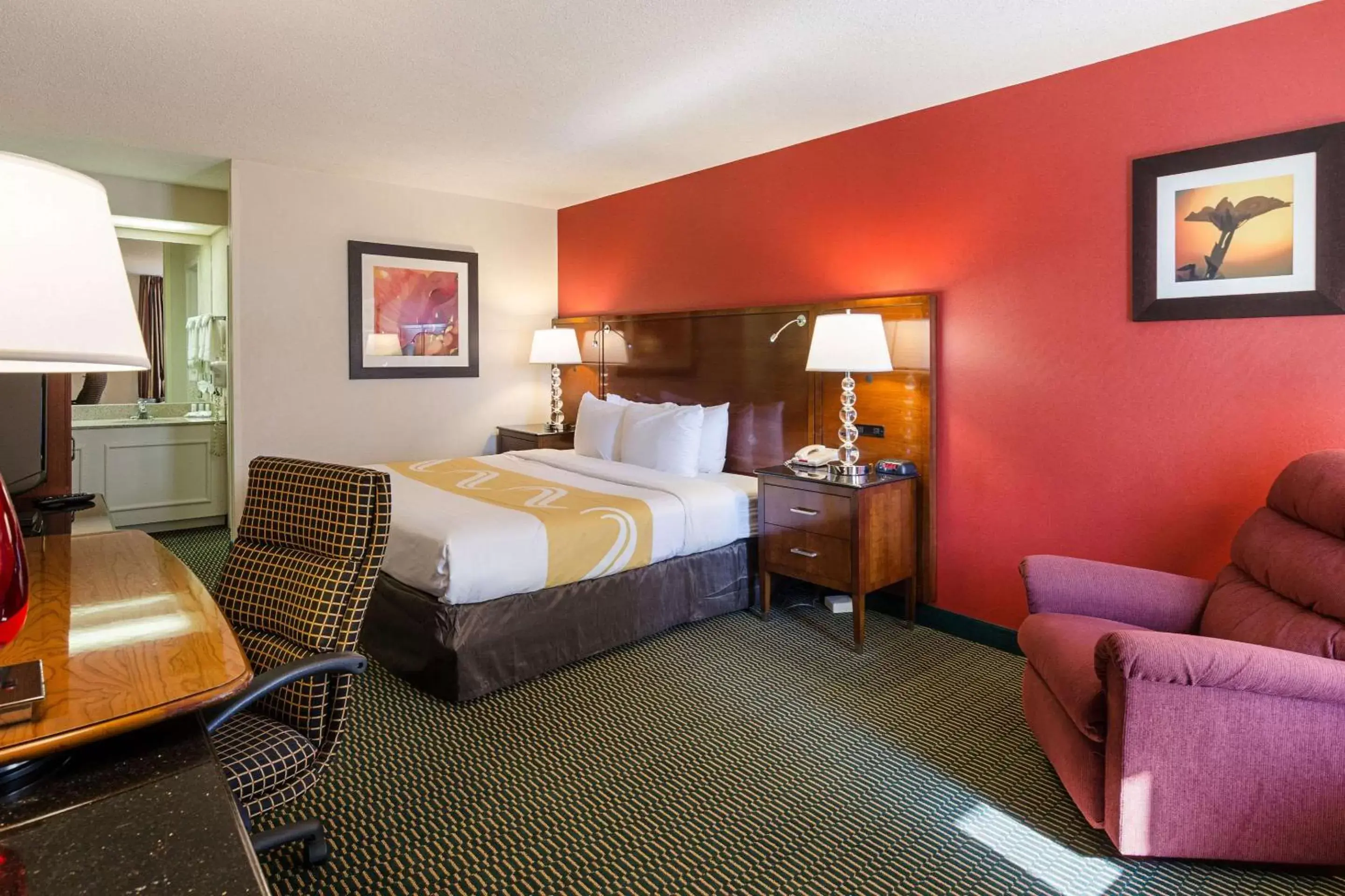 Photo of the whole room, Bed in Quality Inn Christiansburg - Blacksburg