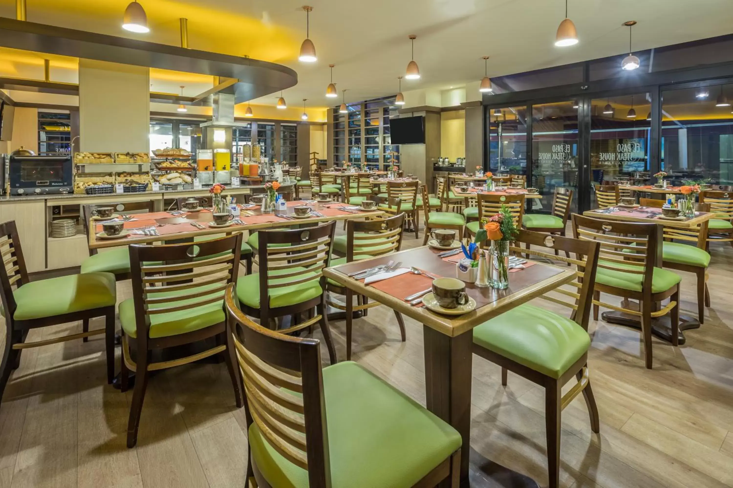Restaurant/Places to Eat in GHL Hotel Capital