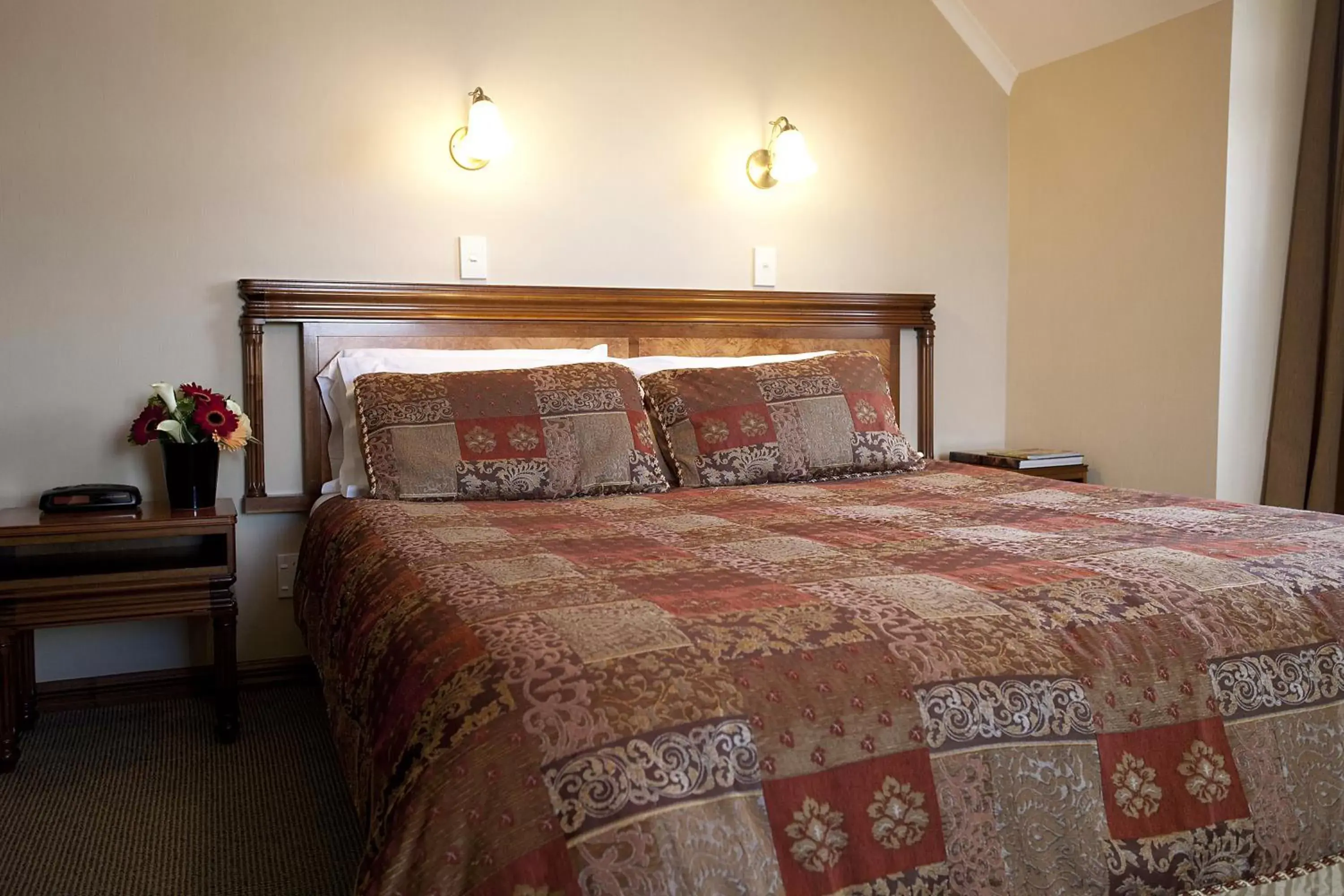 Bedroom, Bed in Distinction Coachman Hotel, Palmerston North