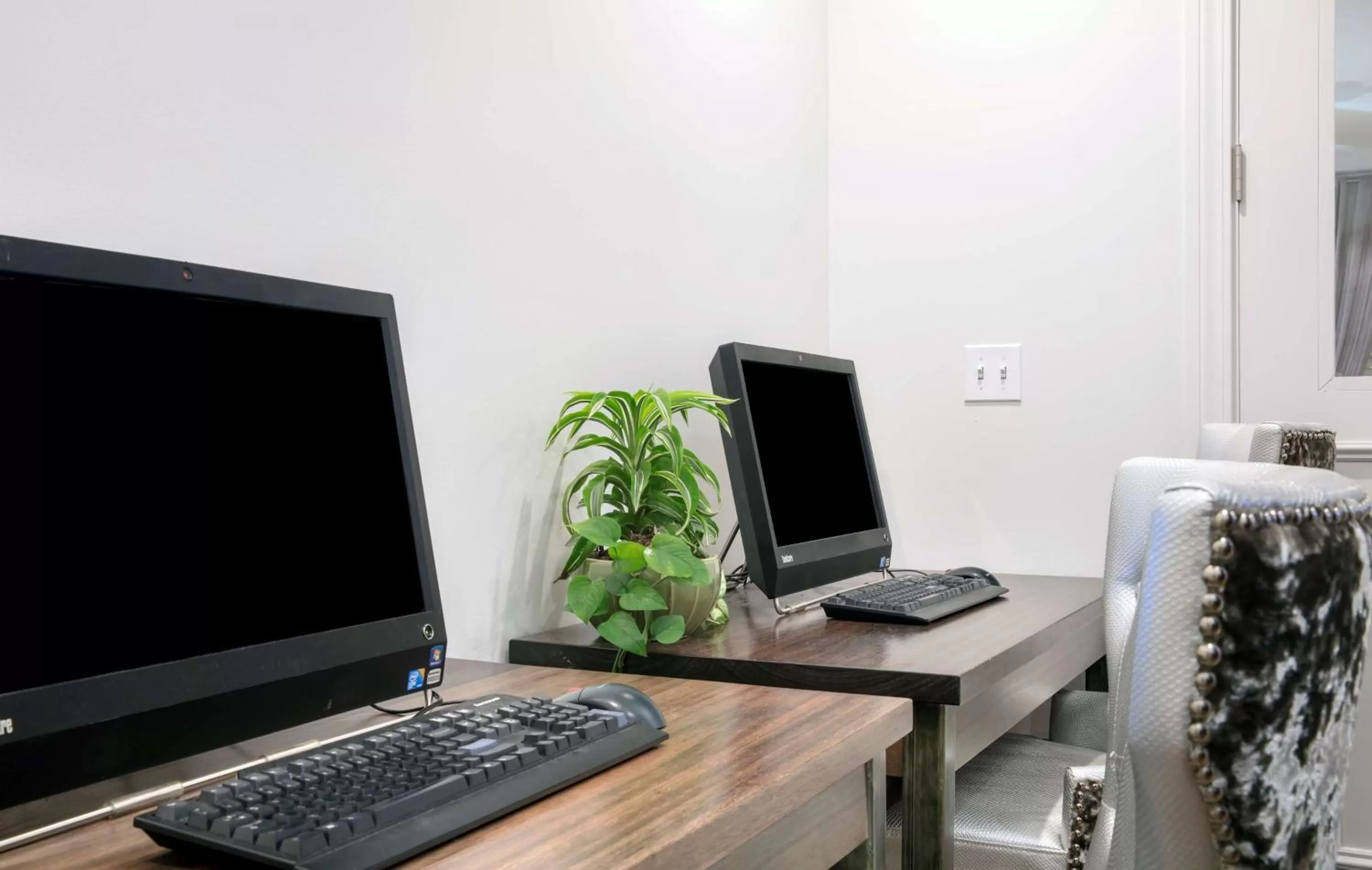 Business facilities in DoubleTree by Hilton Hotel Tallahassee