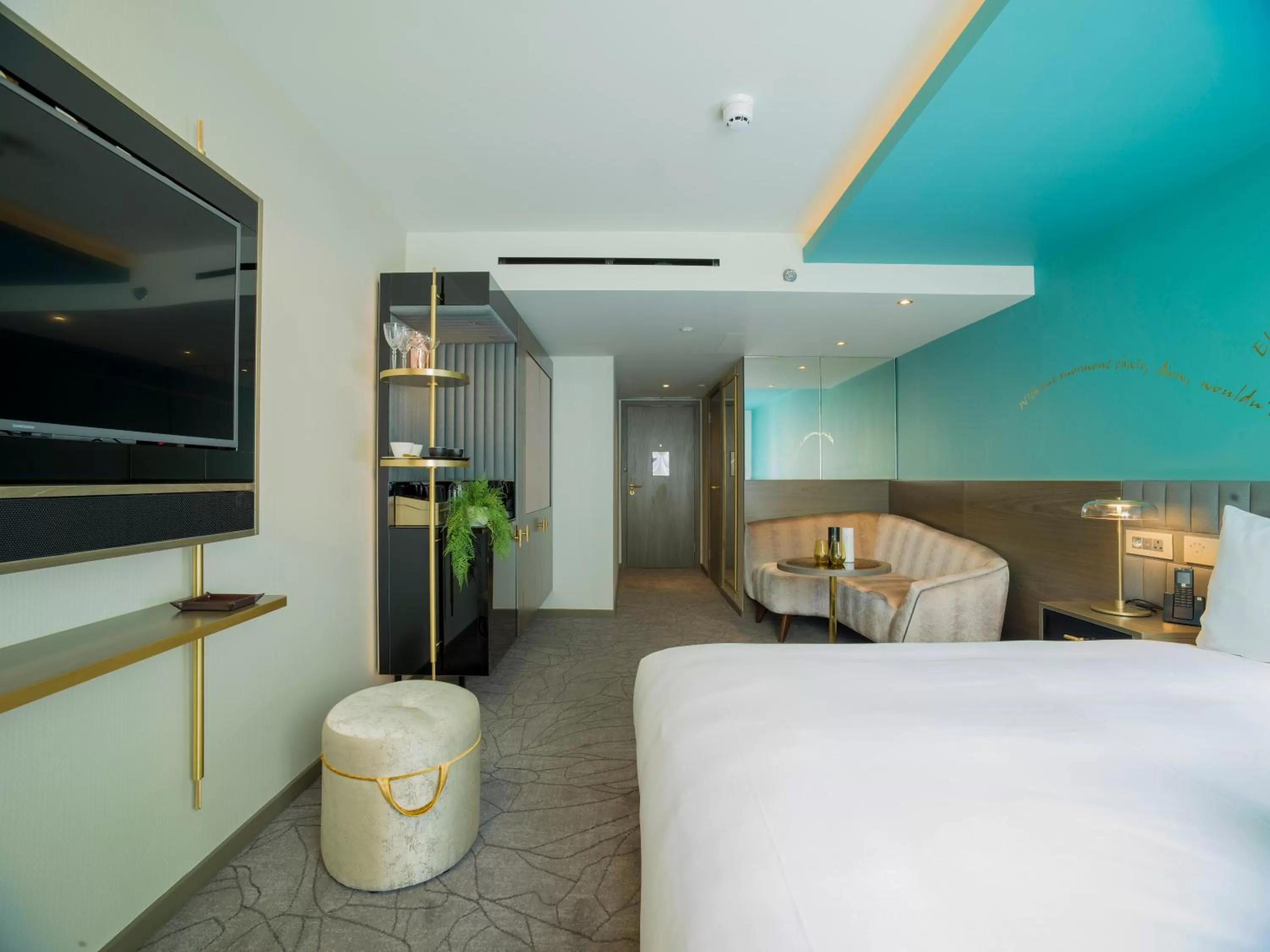 Bedroom, Bed in Middle Eight - Covent Garden - Preferred Hotels and Resorts