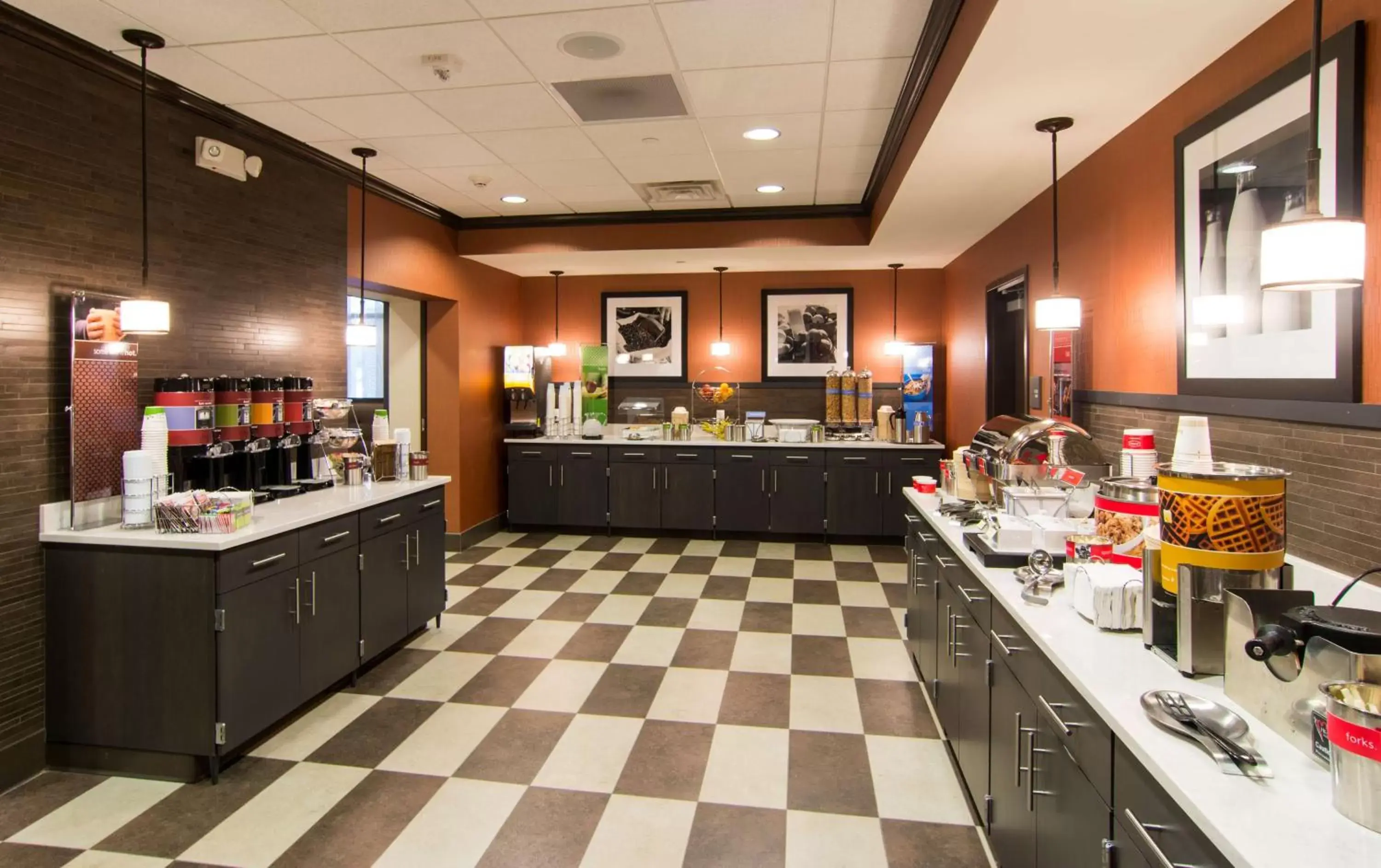 Dining area, Restaurant/Places to Eat in Hampton Inn Orange City