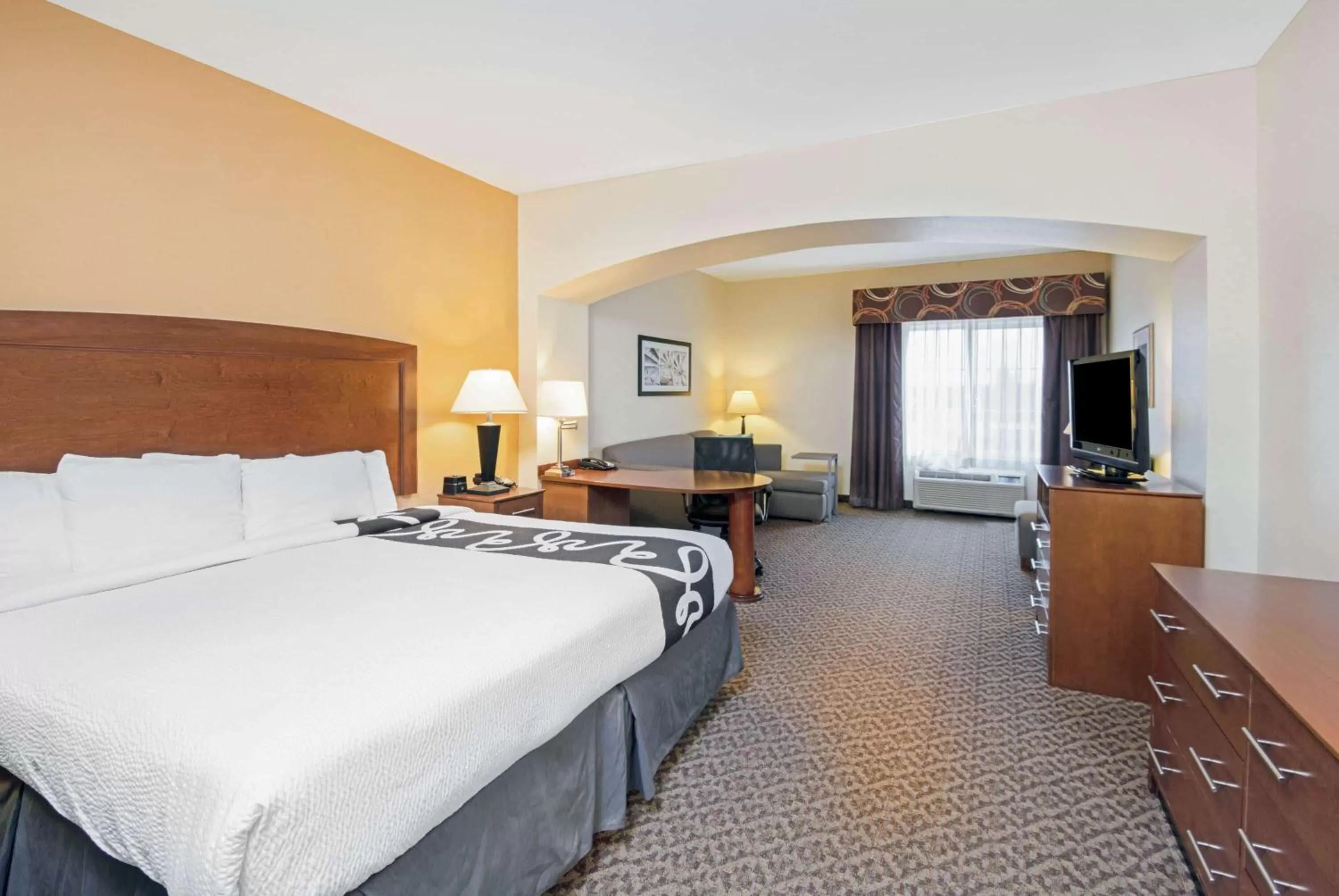 Photo of the whole room, Bed in La Quinta by Wyndham Lawton / Fort Sill