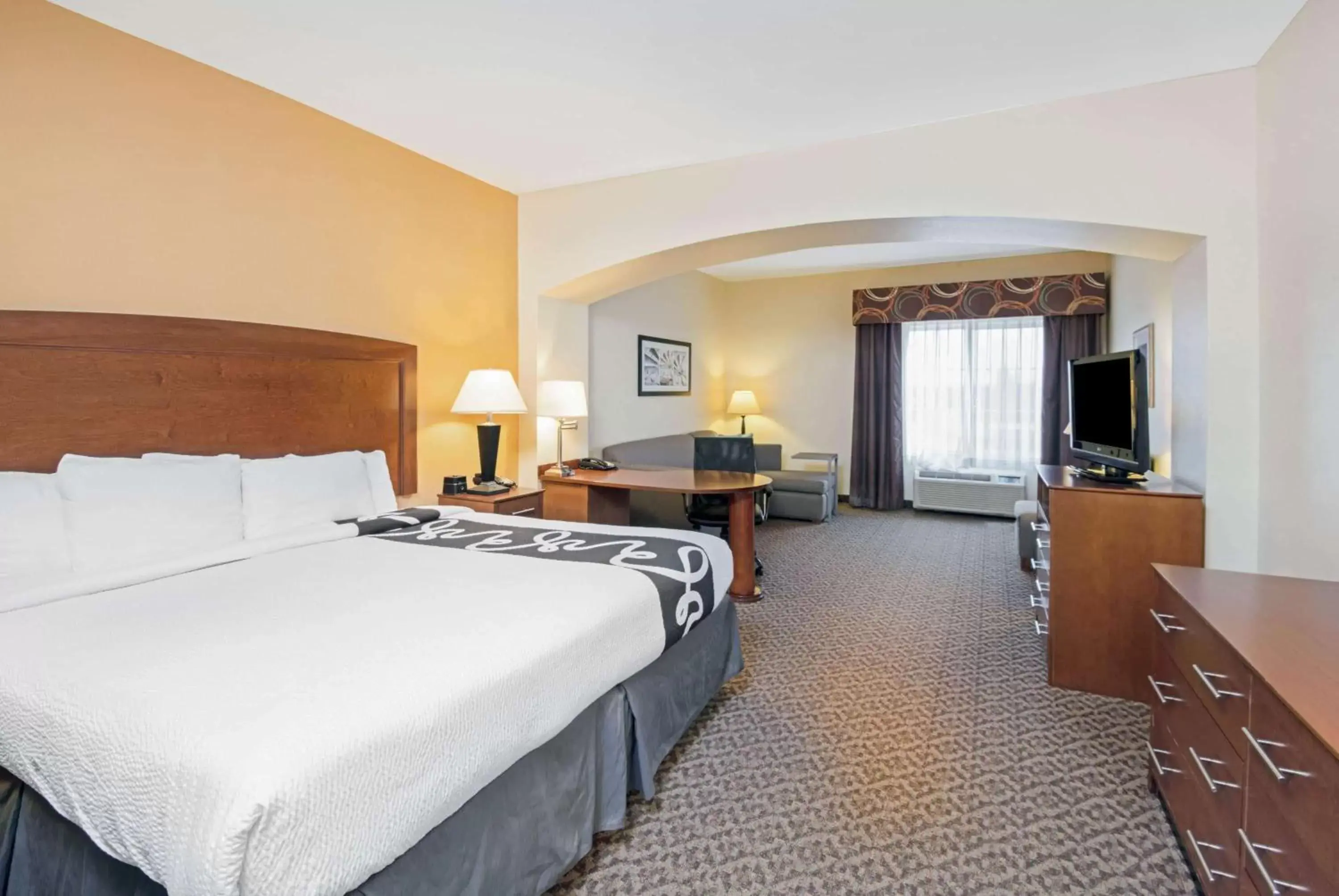 Photo of the whole room, Bed in La Quinta by Wyndham Lawton / Fort Sill Photo of the whole room, Bed in La Quinta by Wyndham Lawton / Fort Sill