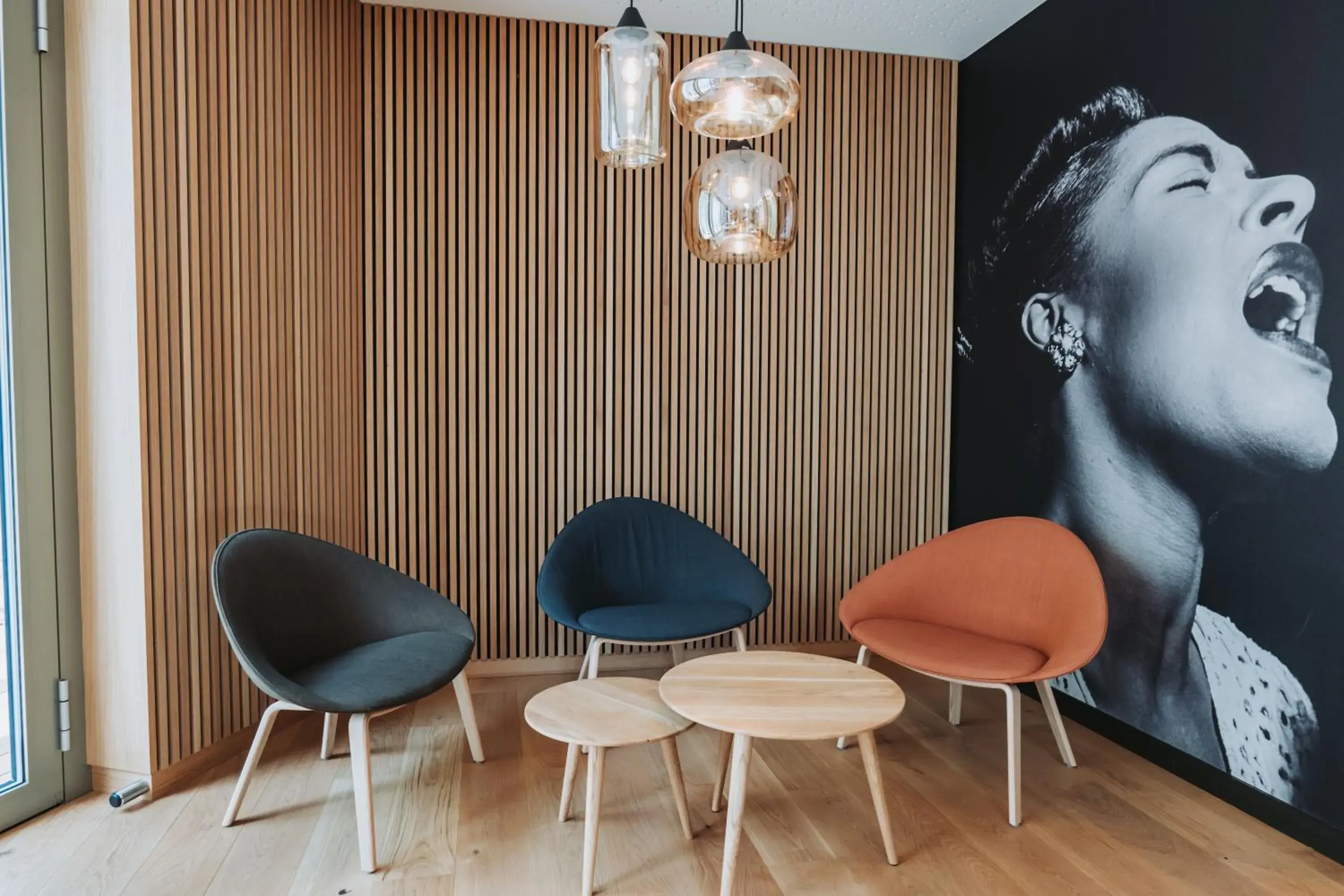 Restaurant/places to eat, Seating Area in Montreux Youth Hostel