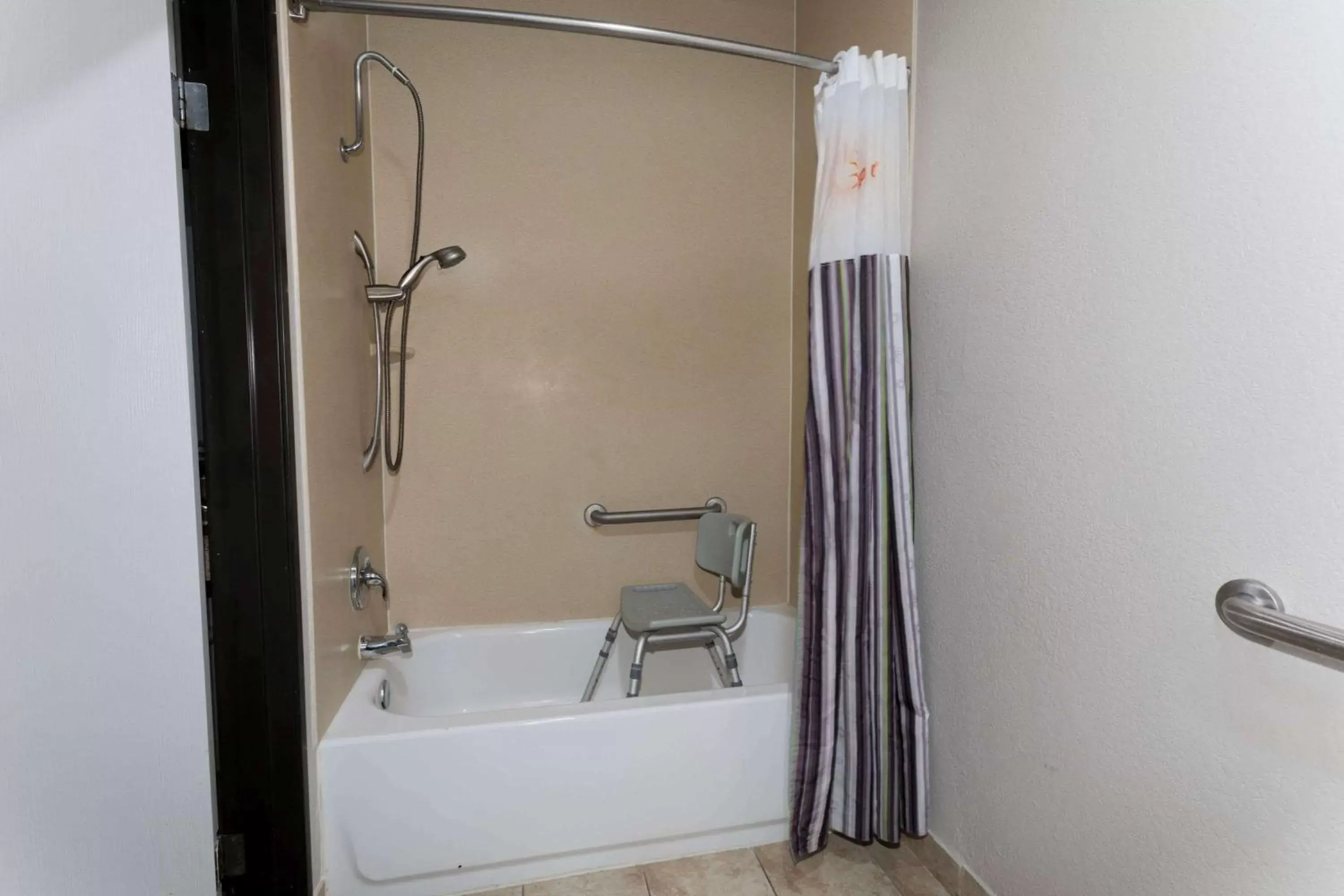 Bathroom in La Quinta by Wyndham Henderson-Northeast Denver