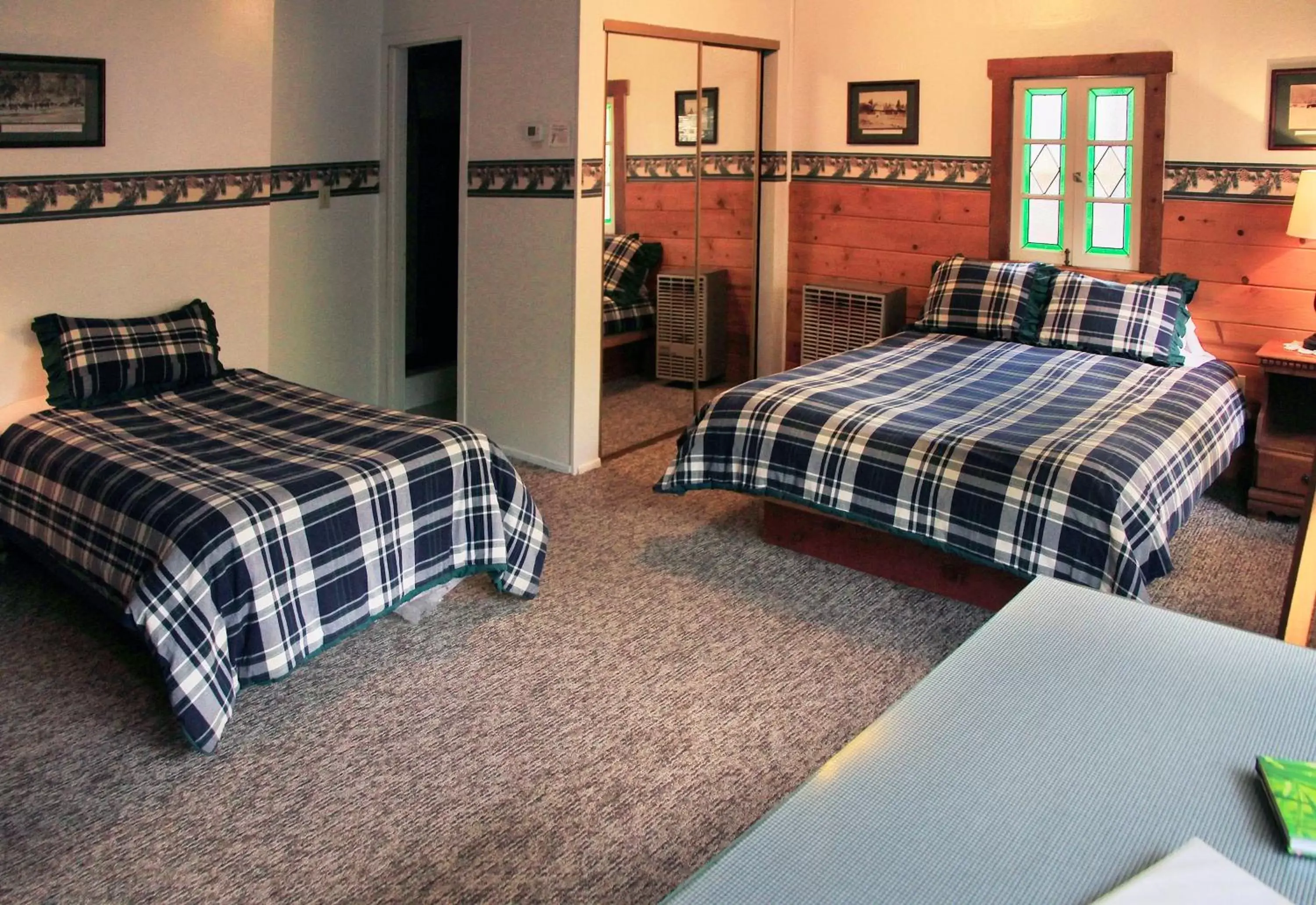 Bed in Silver Pines Lodge