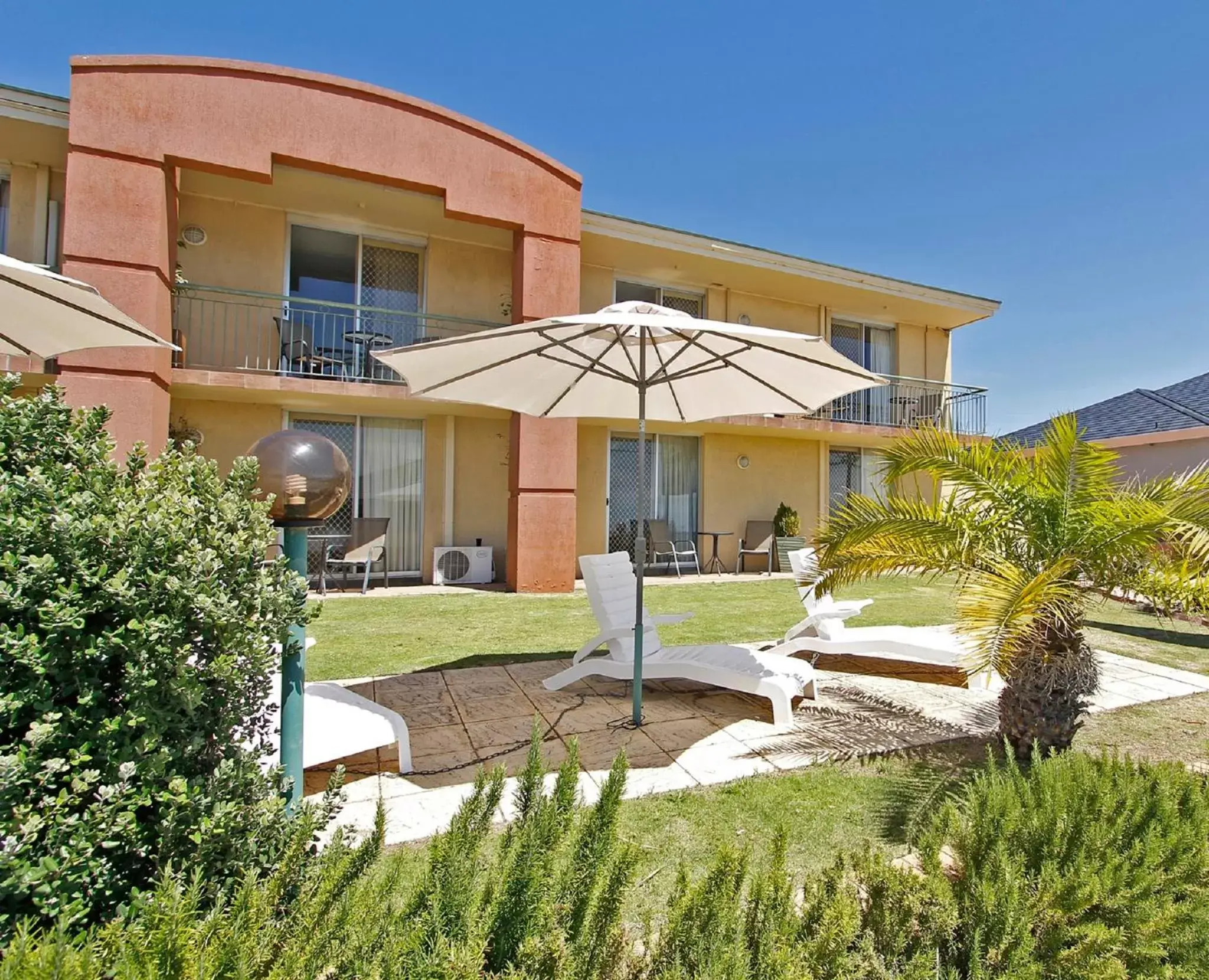 Facade/entrance, Property Building in Ocean View Motel