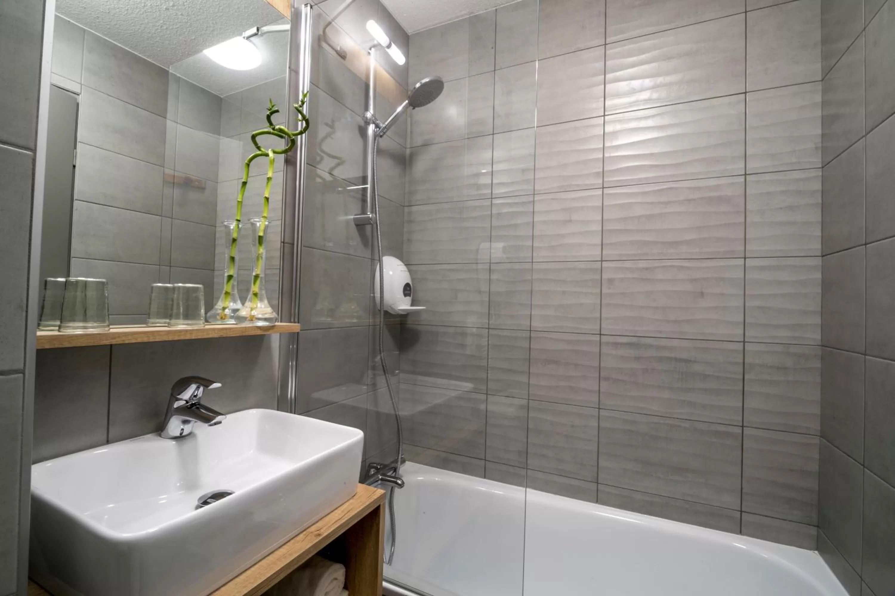 Bathroom in Ostal Pau Universite - Sure Hotel Collection by Best Western