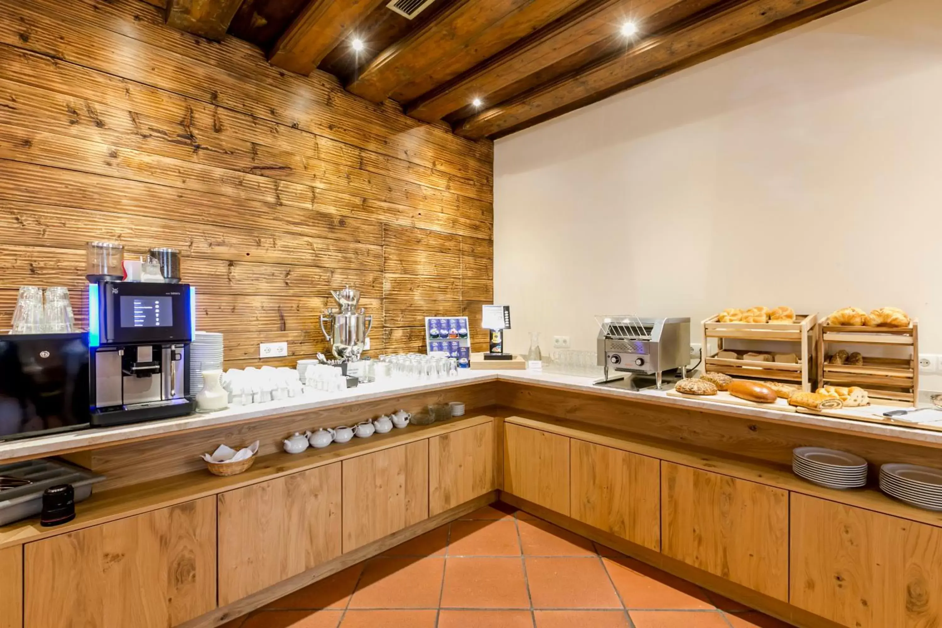 Breakfast, Kitchen/Kitchenette in Hotel Sailer