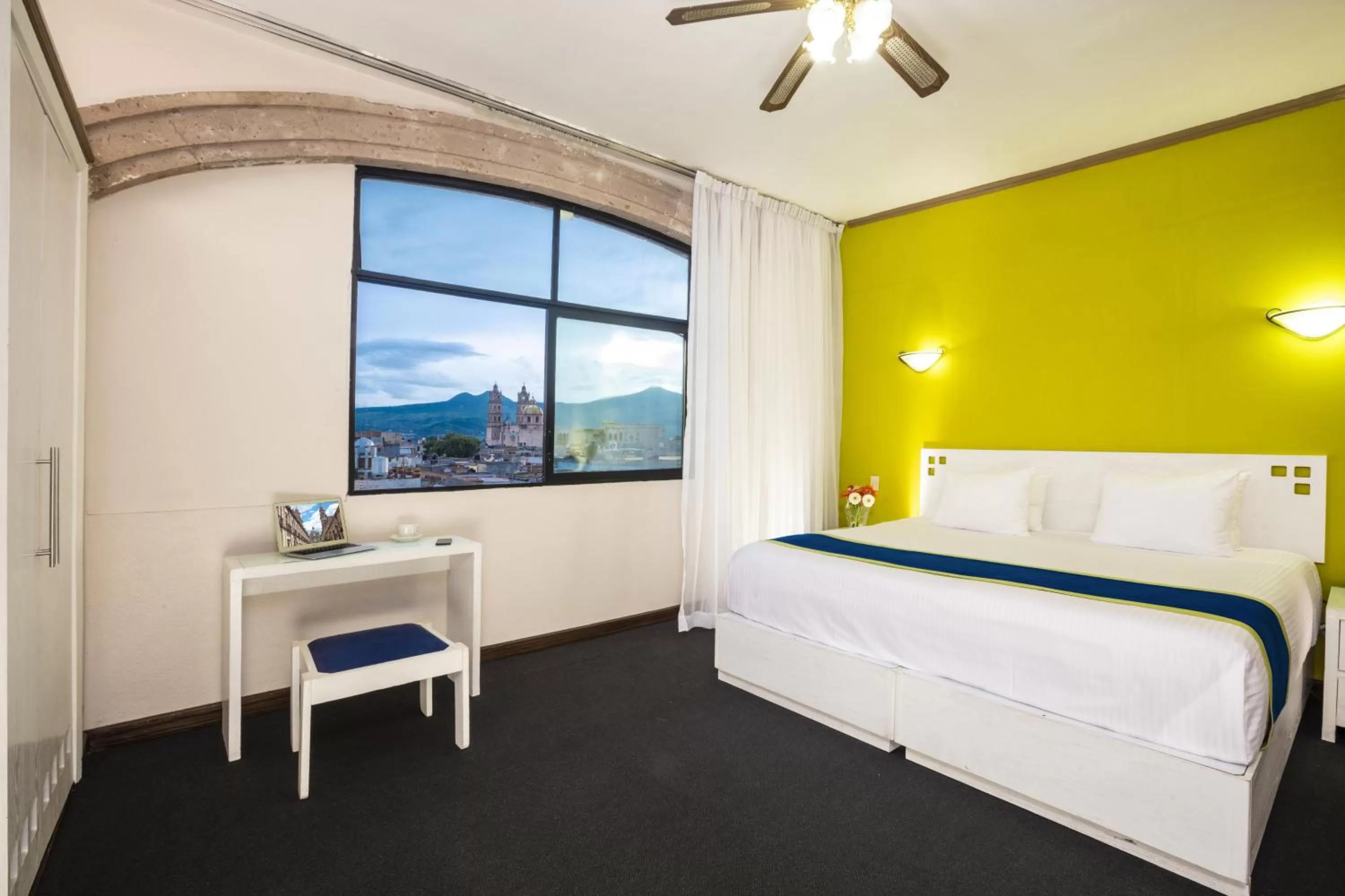 Photo of the whole room, Bed in Vista Express Morelia by Arriva Hospitality Group