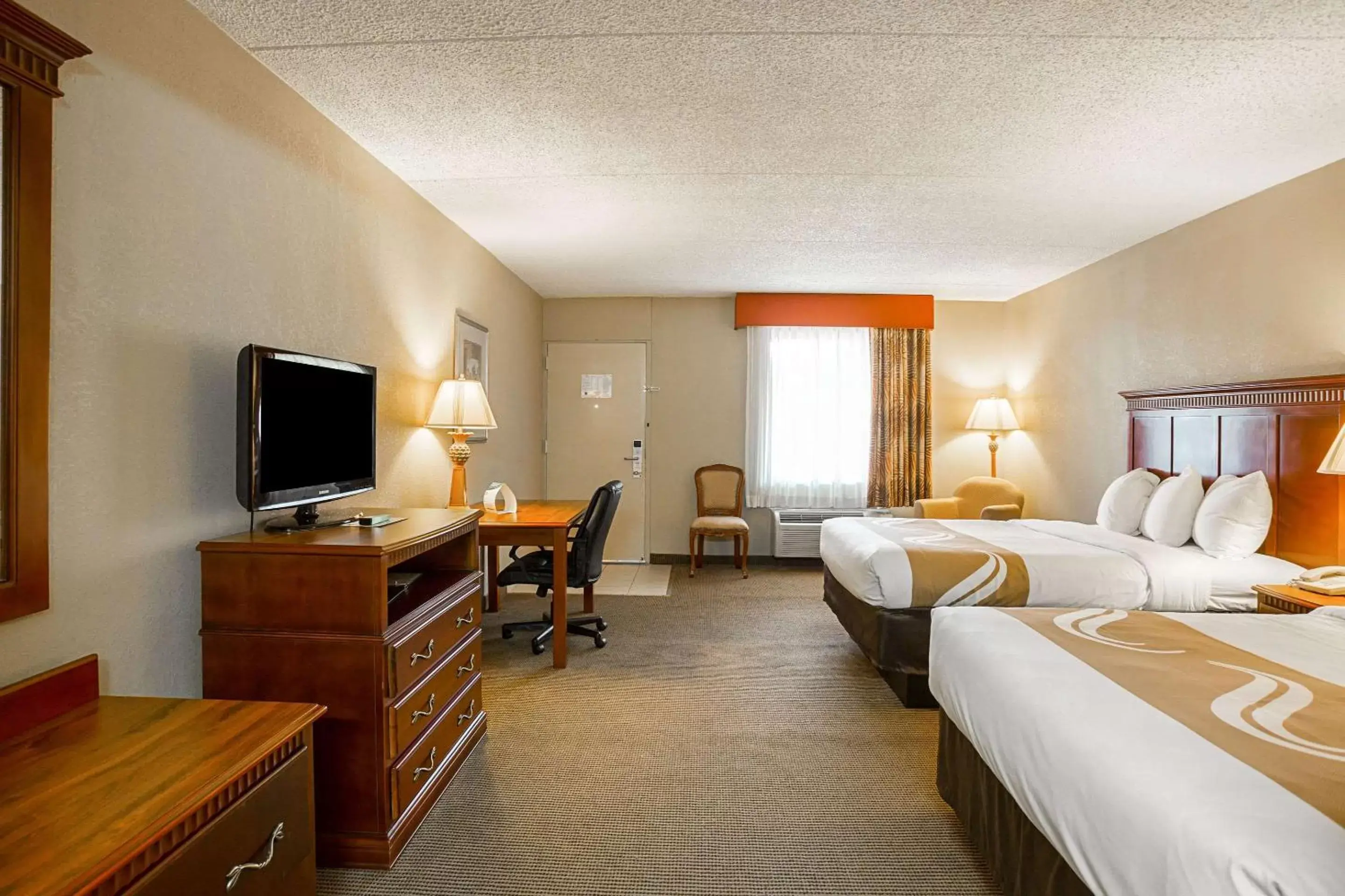 Photo of the whole room in Quality Inn Hurricane Mills